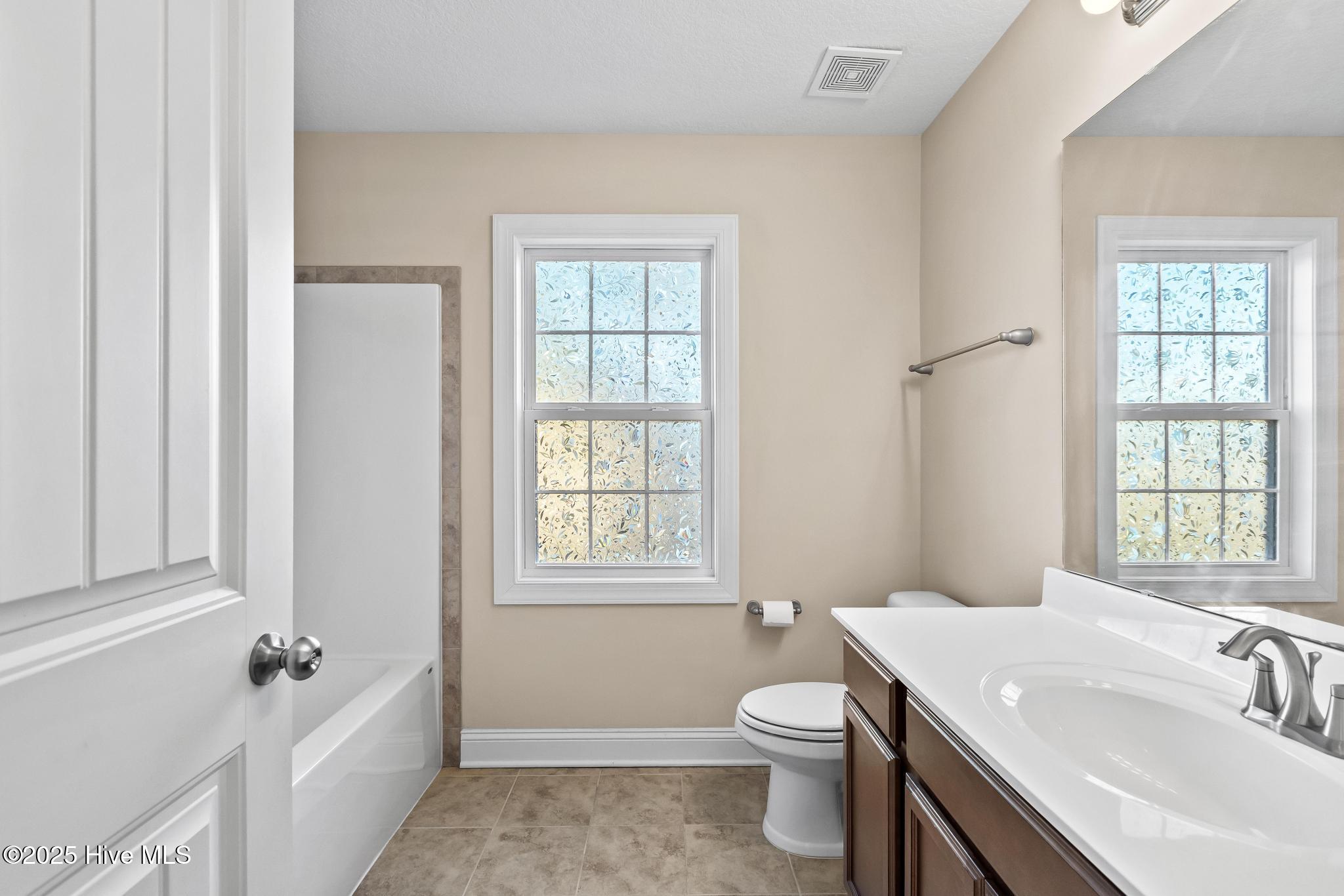 100536910 | Photo 41