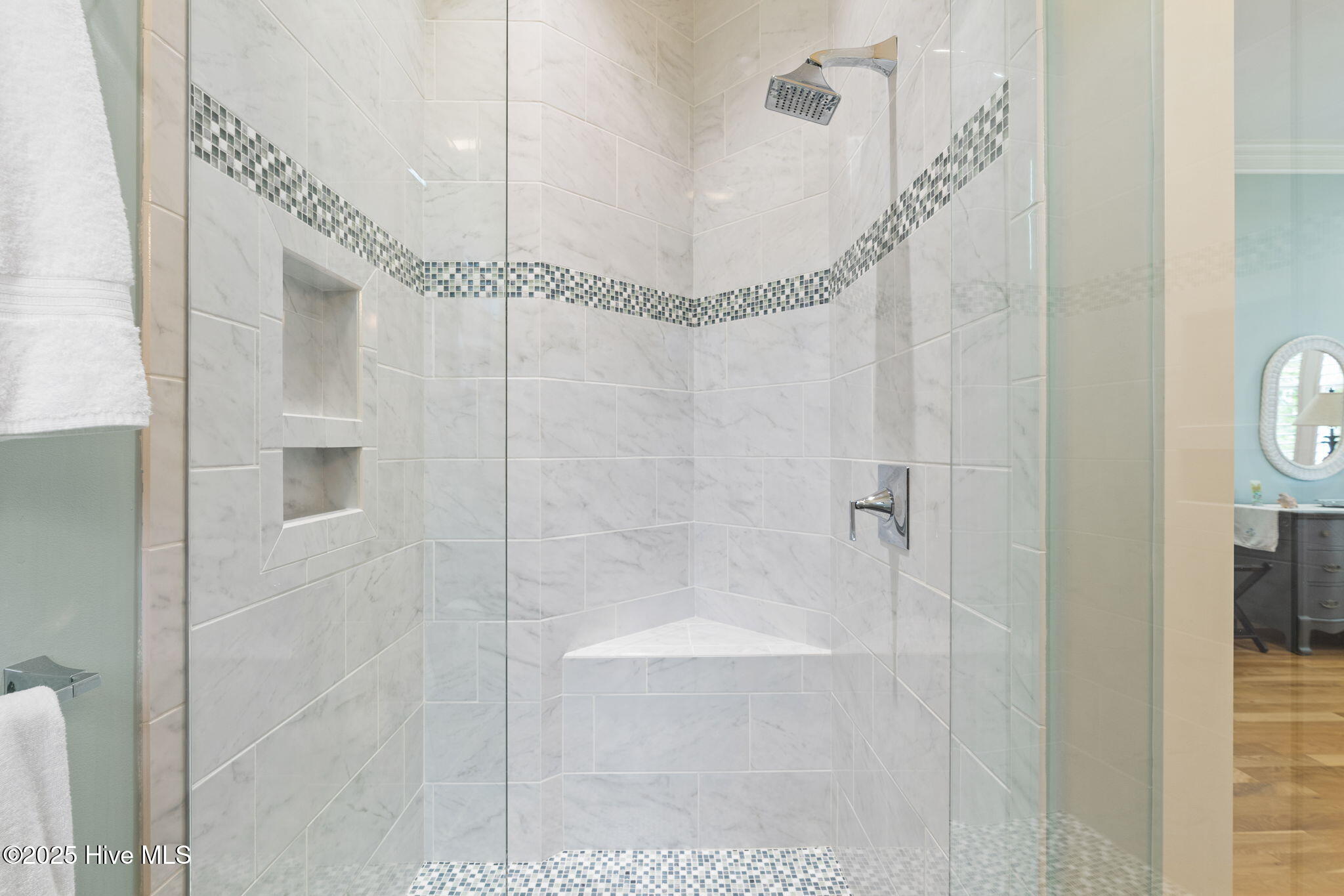 100562401 | Photo 54