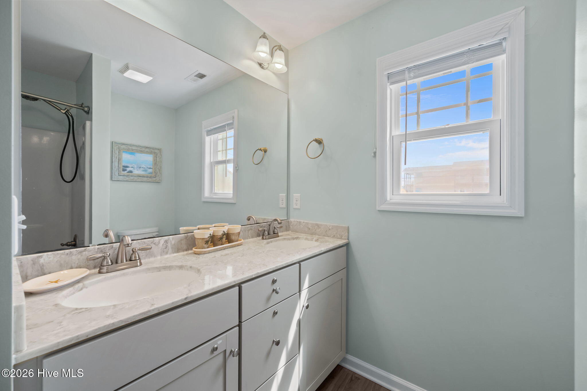 100563111 | Photo 27