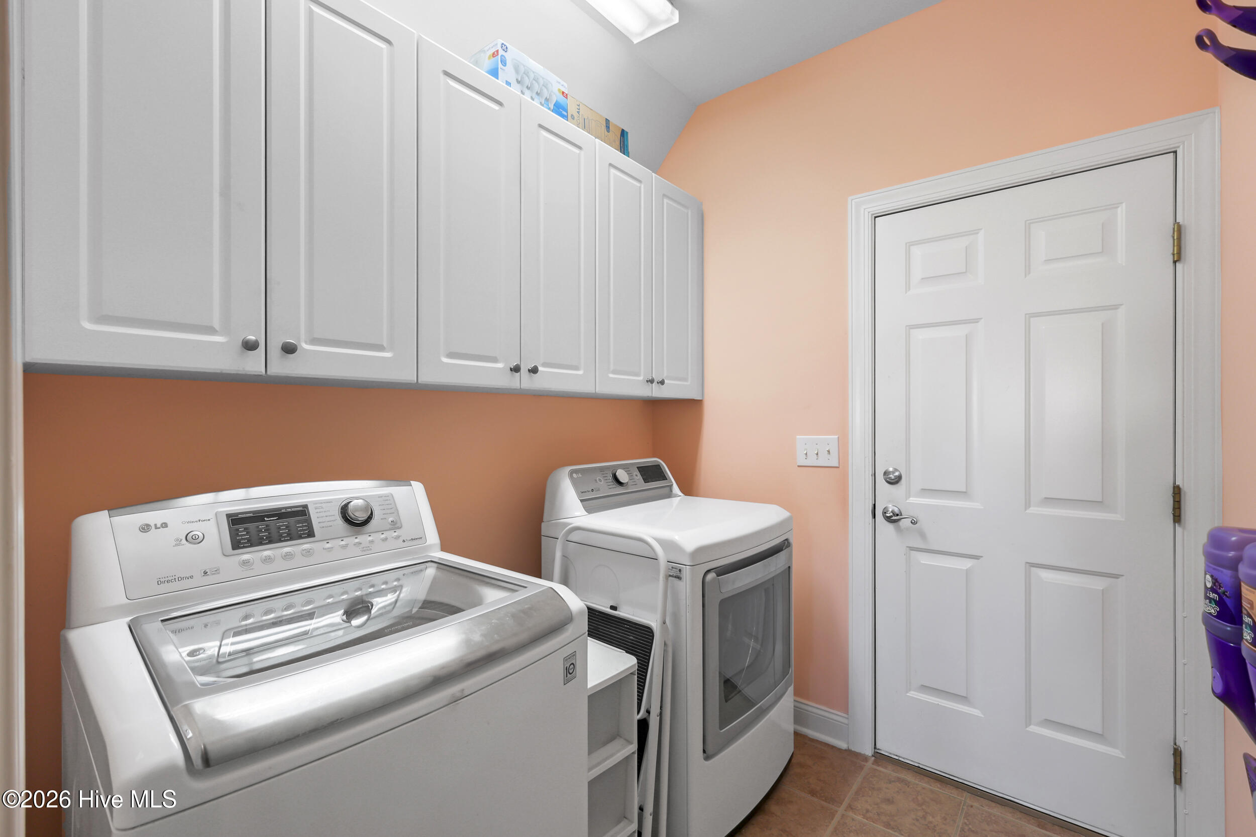 100565285 | Photo 39