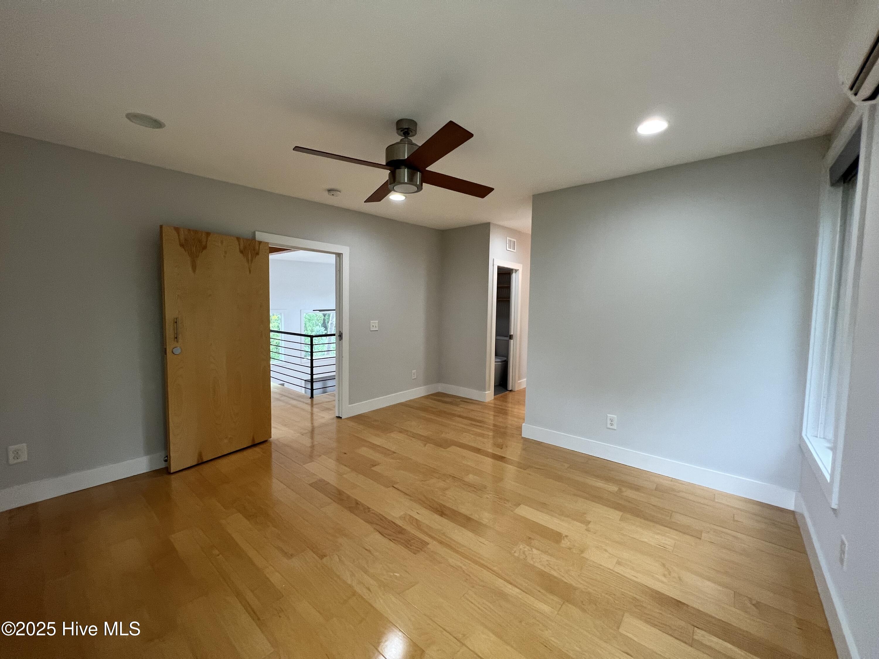 100546316 | Photo 23