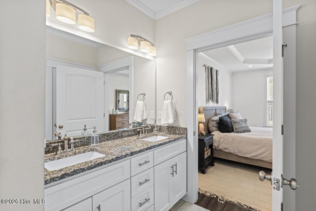 100560208 | Photo 22