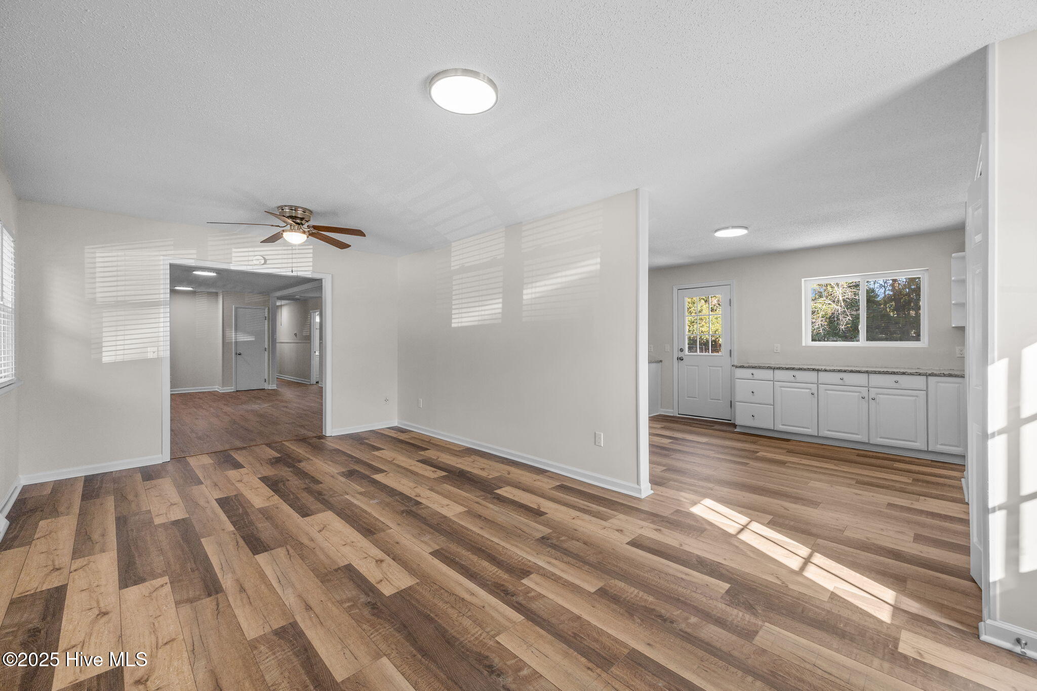 100540435 | Photo 19