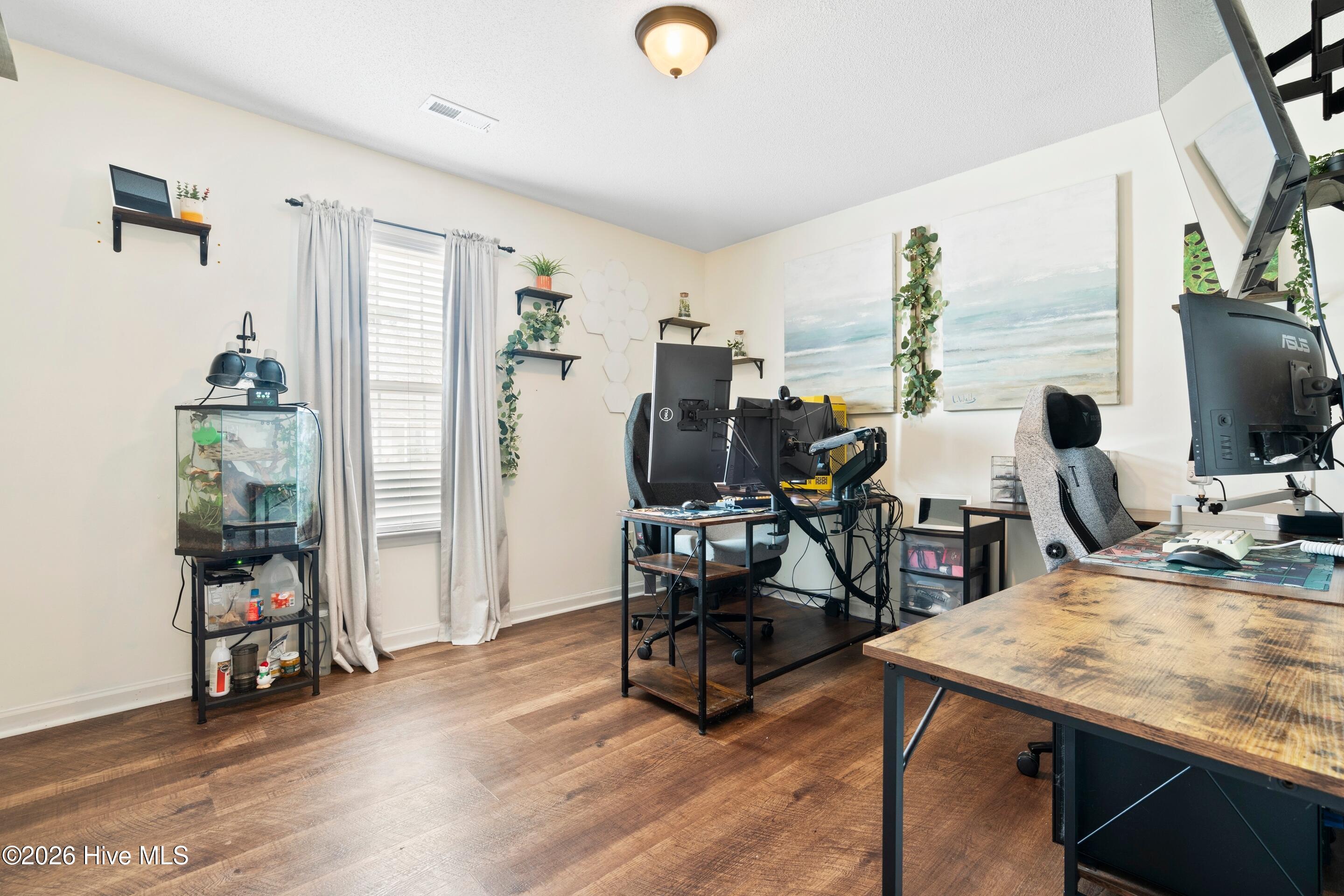 100547828 | Photo 25