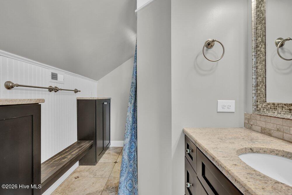 100567511 | Photo 41