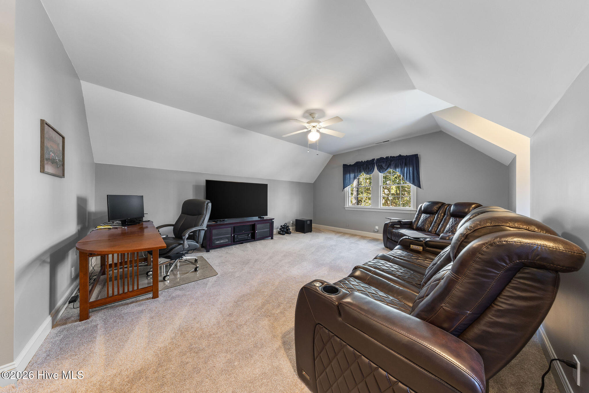 100553597 | Photo 61