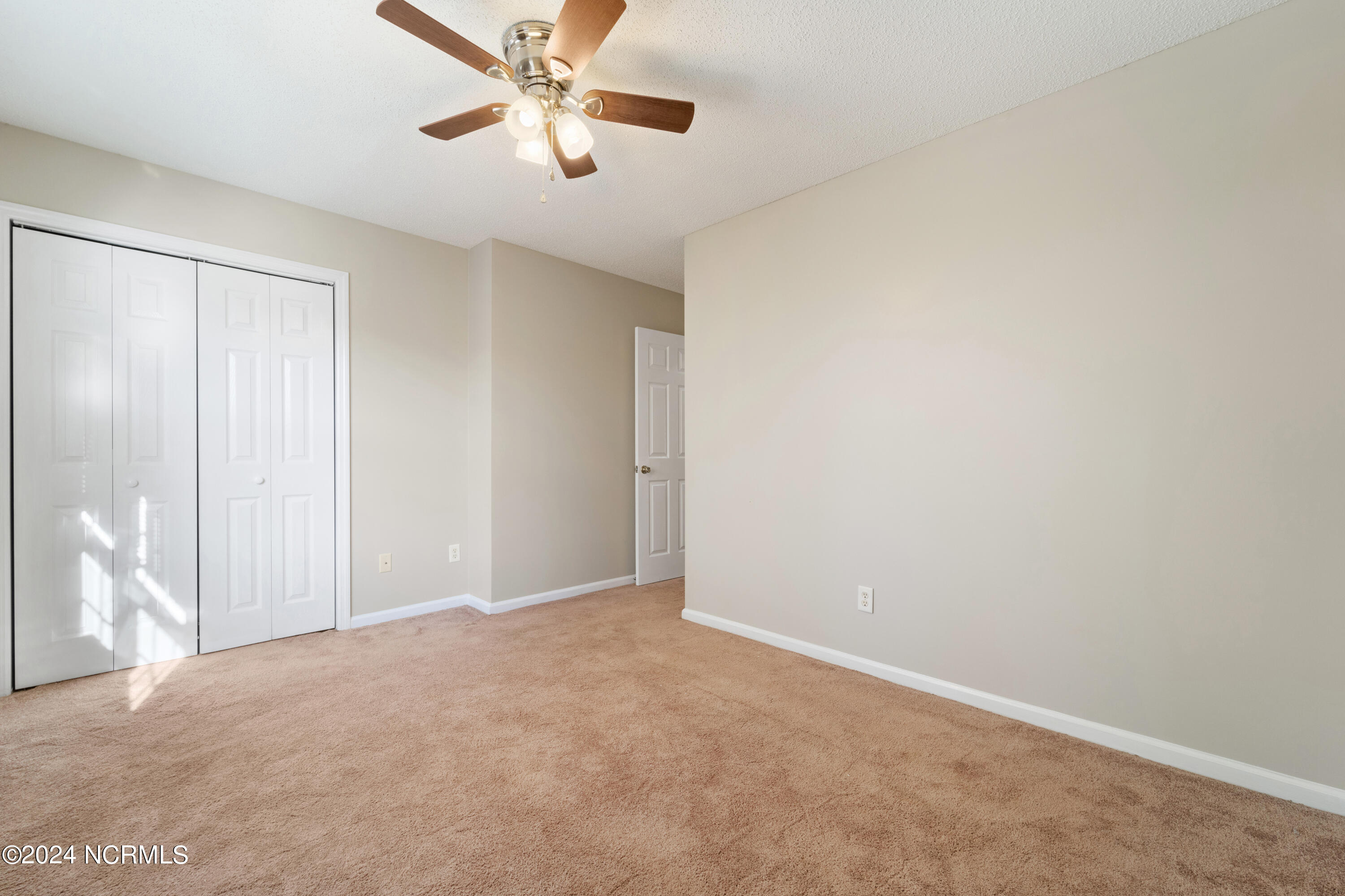 100567898 | Photo 12