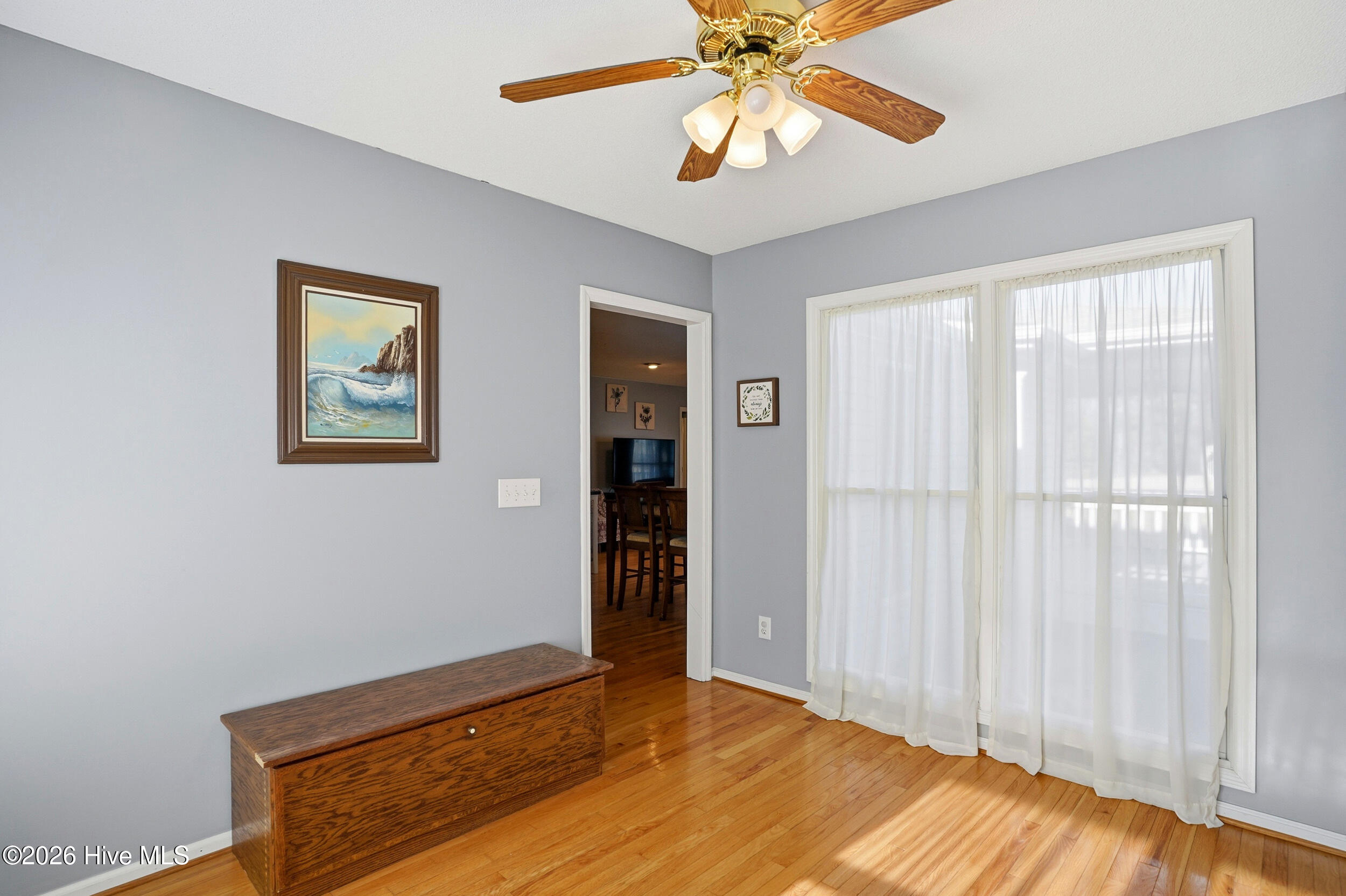 100551882 | Photo 32