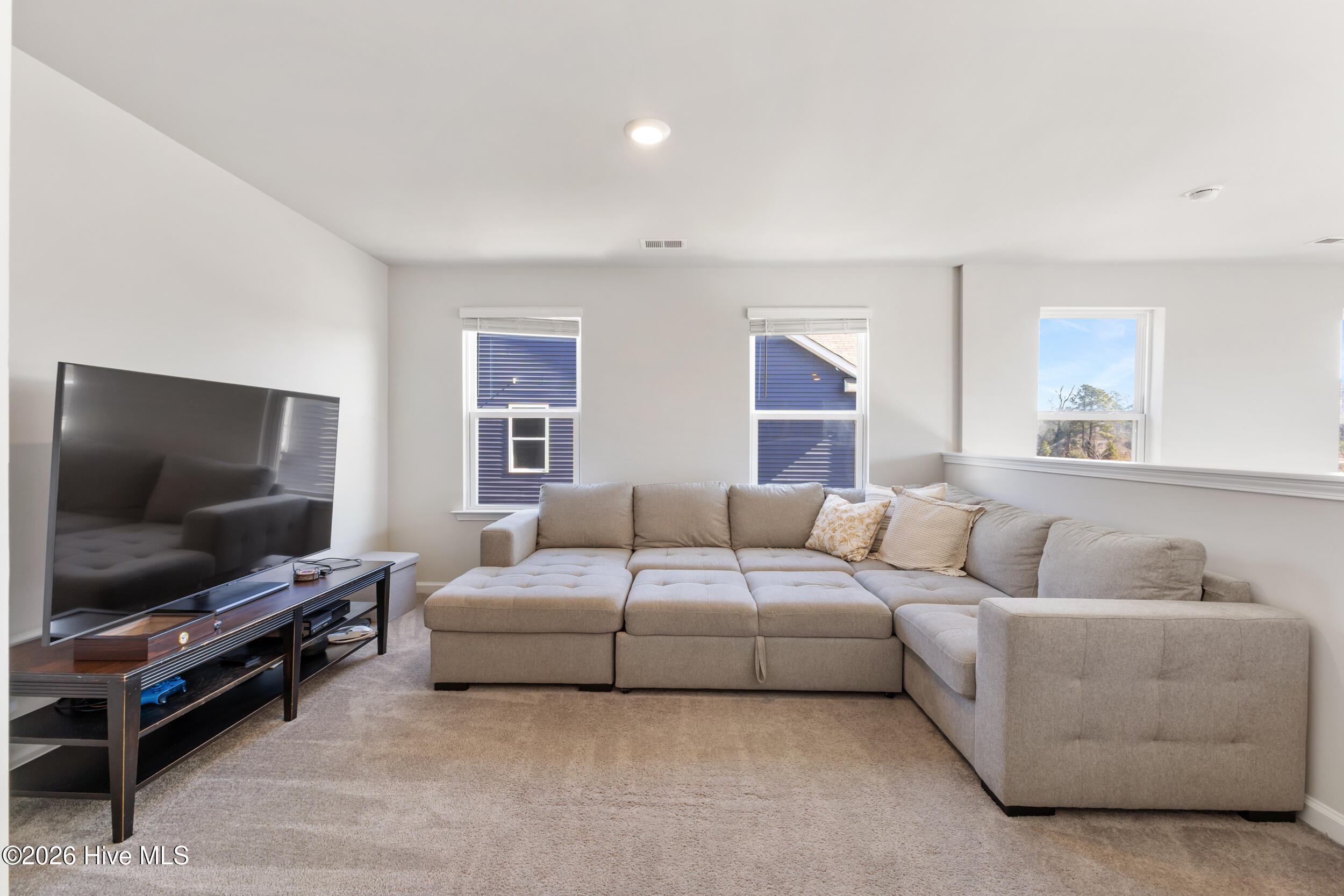 100553335 | Photo 23