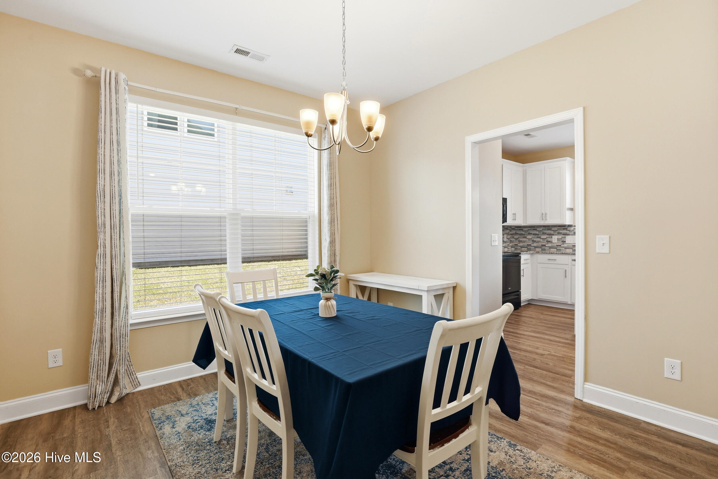 100566702 | Photo 16