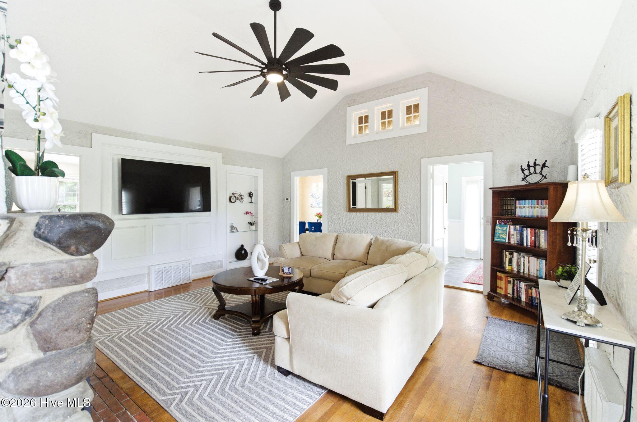 100565757 | Photo 14