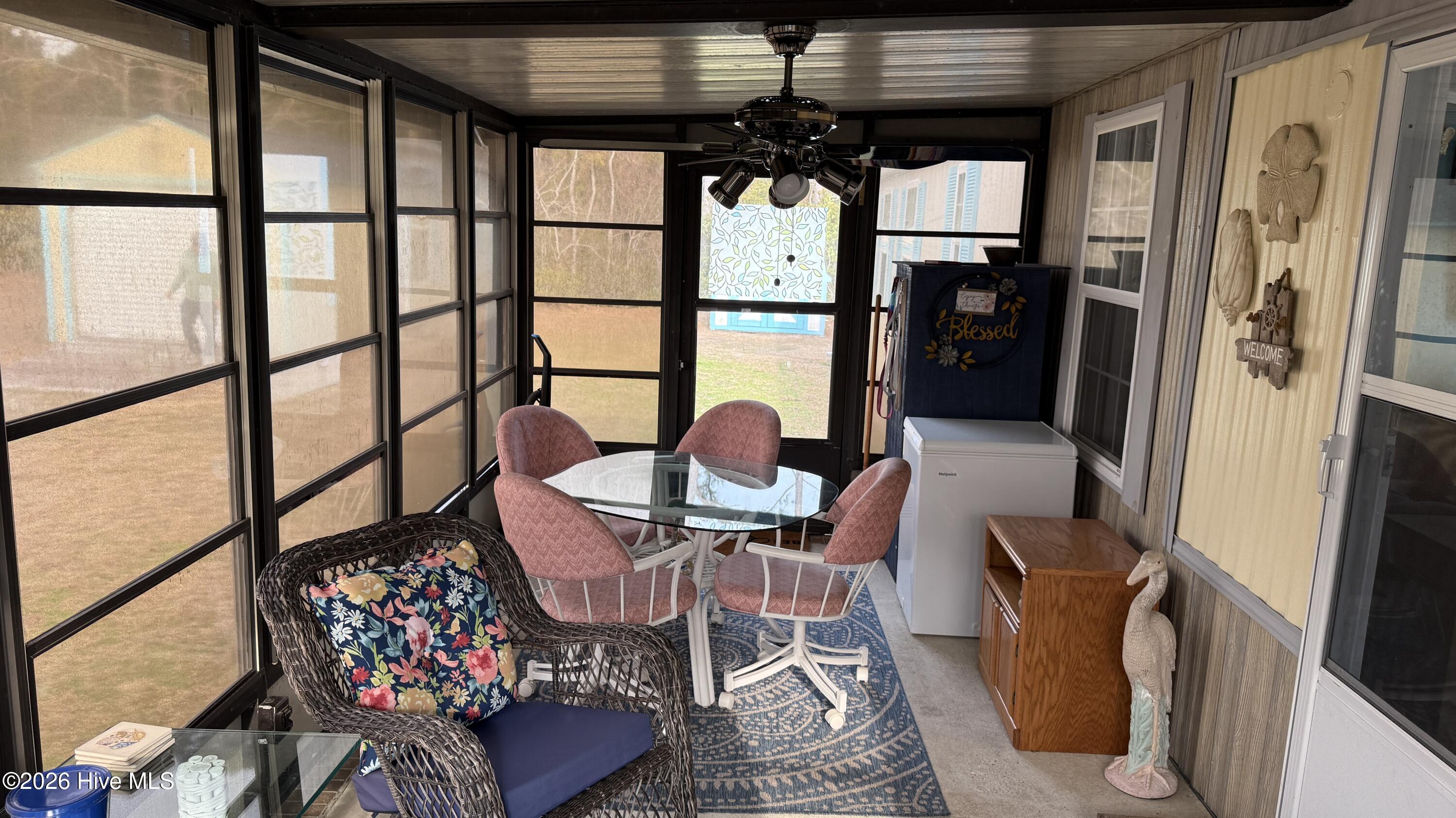 100558747 | Photo 22