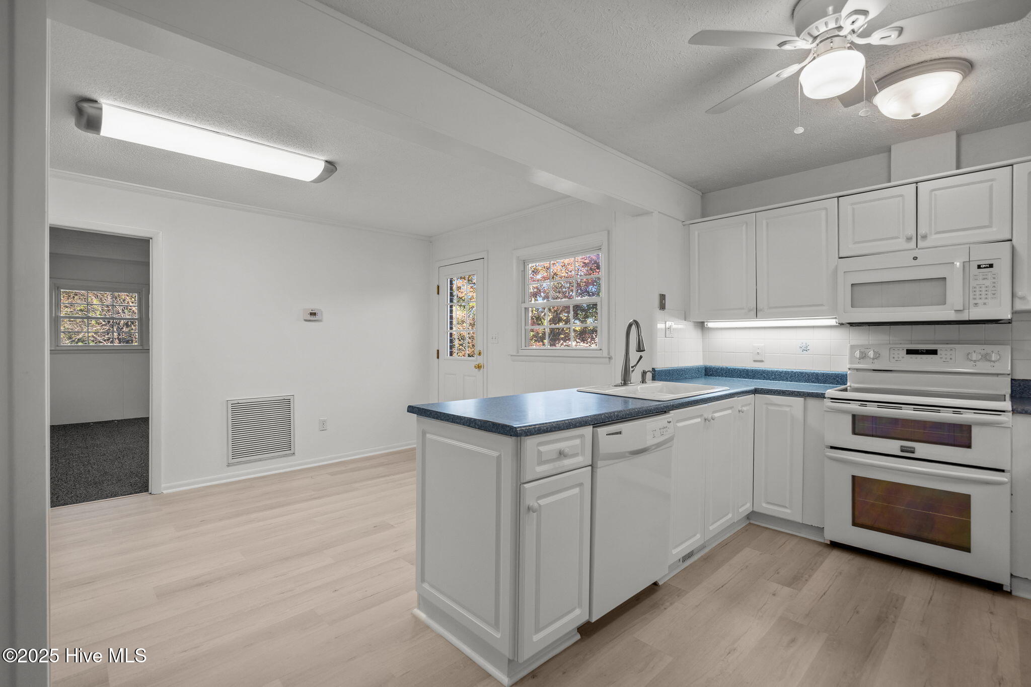 3309 Ashley Circle, Wilmington, NC 28403 – photo 11: 20-web-or-mls-DSC01557