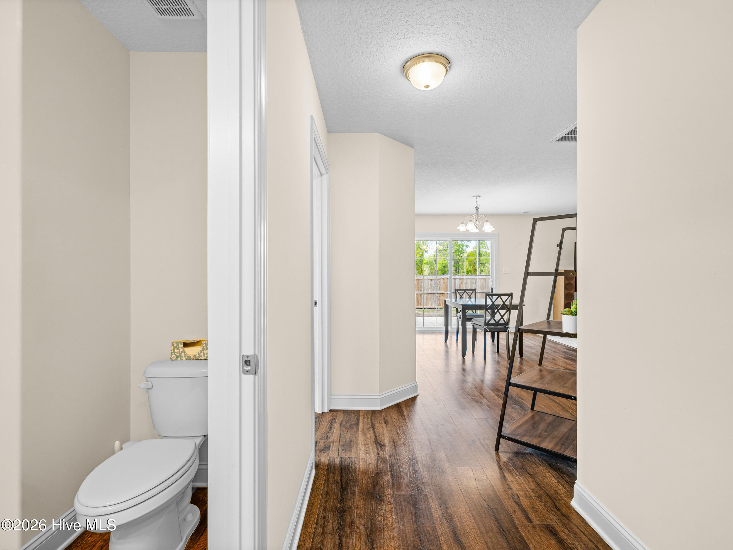 100567423 | Photo 25