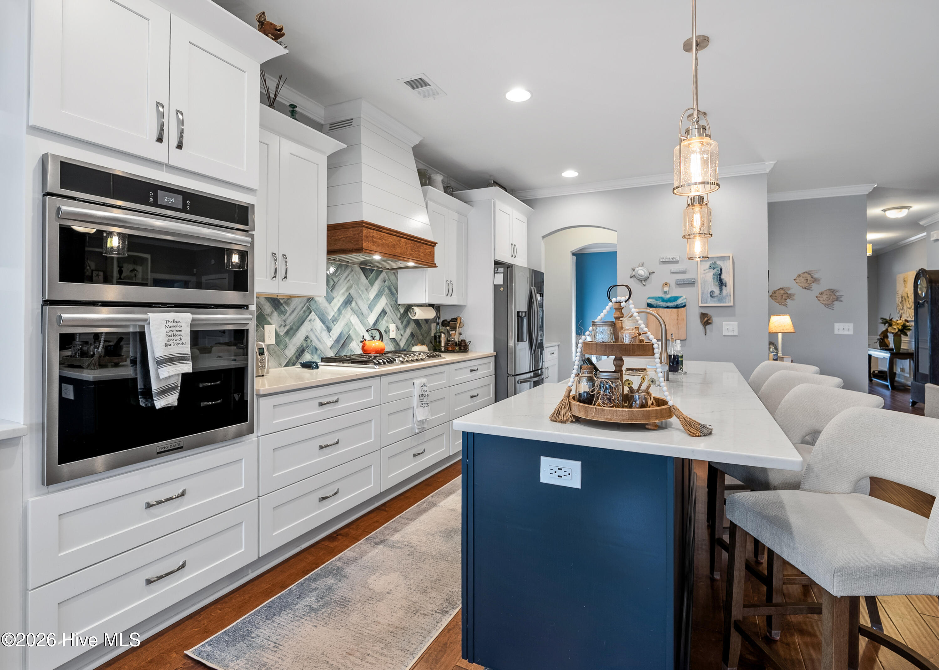 100553869 | Photo 20