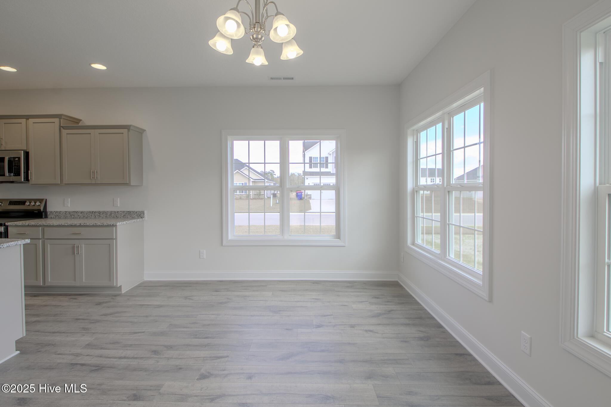 100518948 | Photo 10