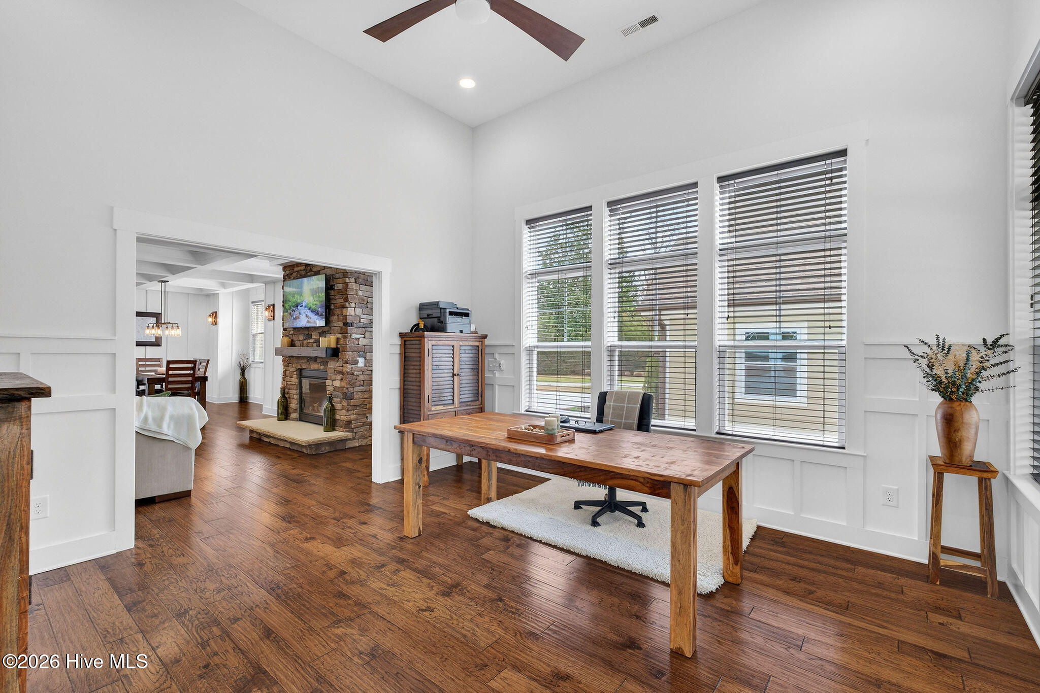 100561102 | Photo 24