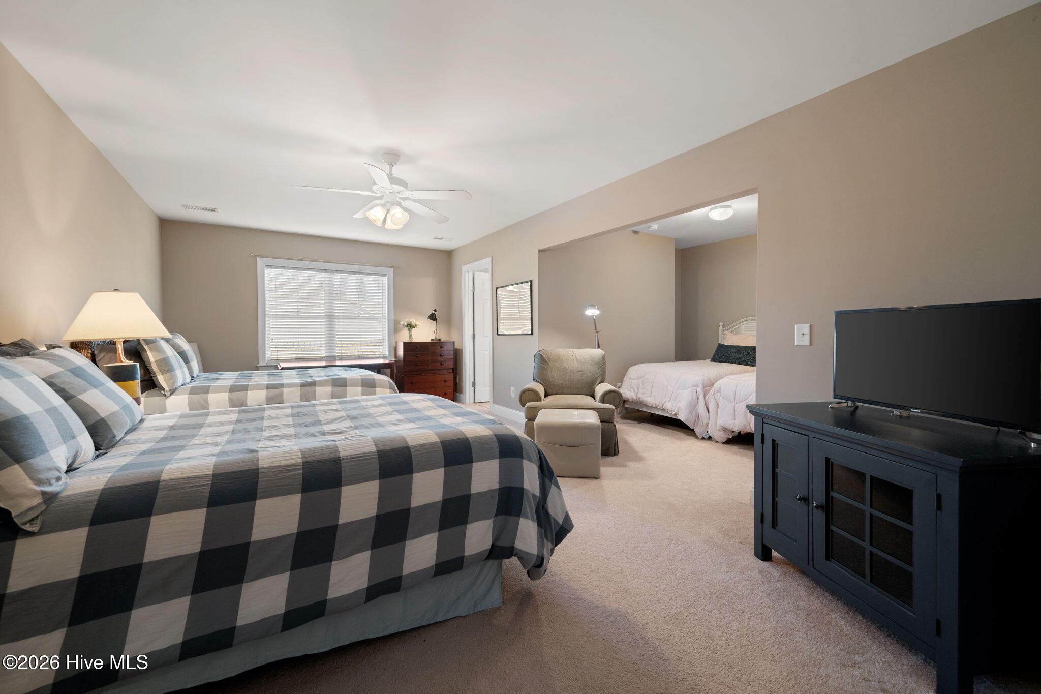 100547575 | Photo 27