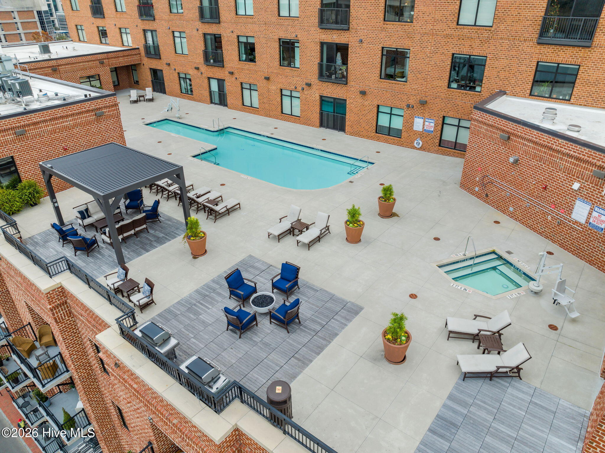 100565283 | Photo 42