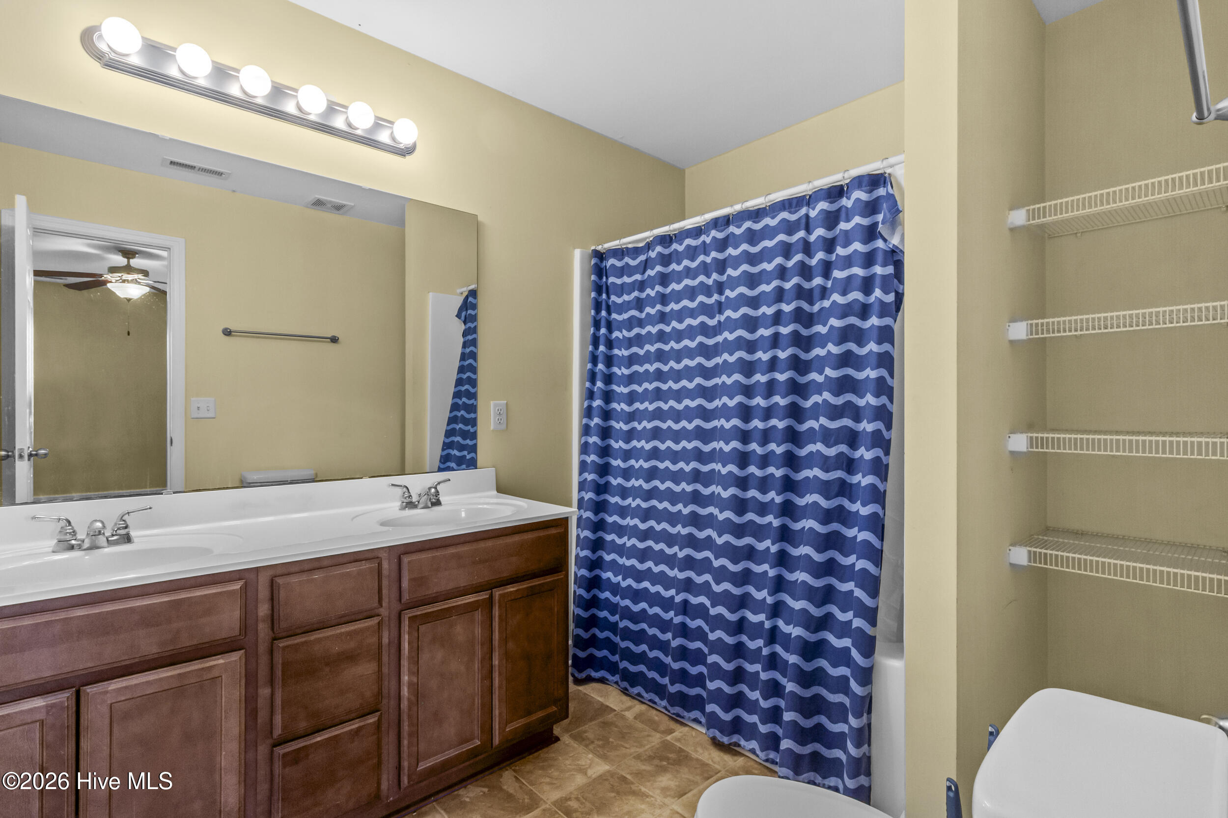 100557945 | Photo 15