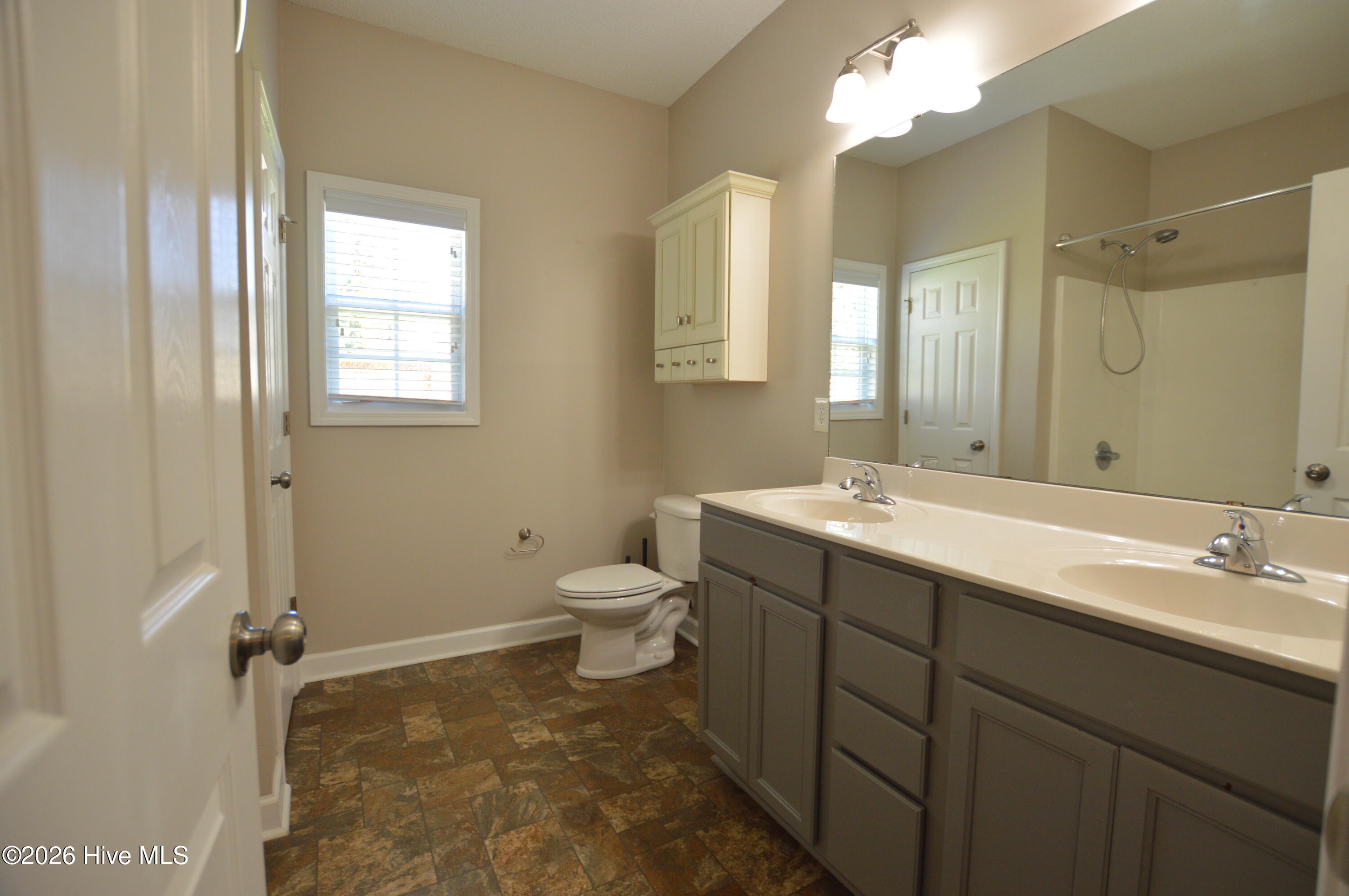 100568550 | Photo 18