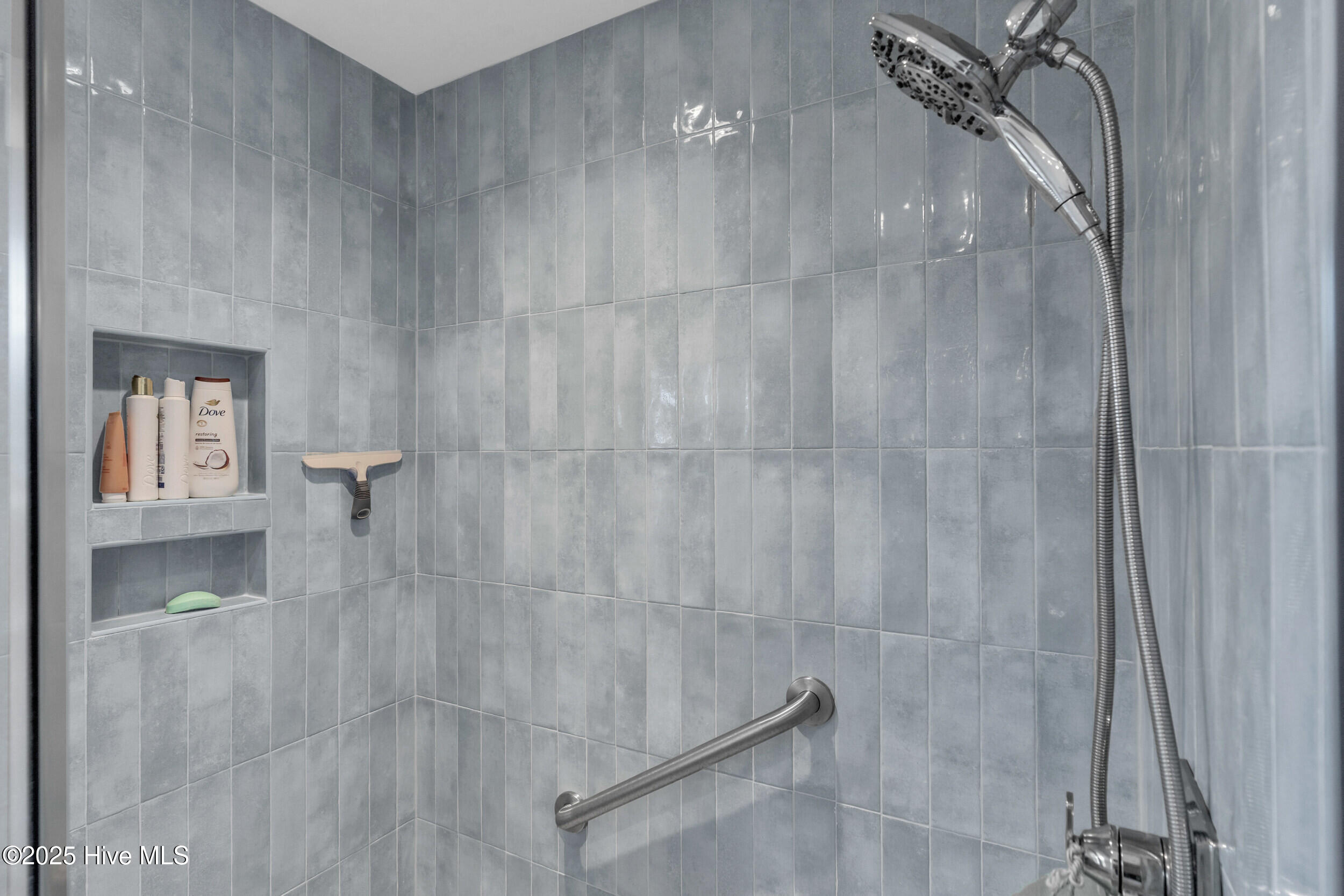 100565755 | Photo 21