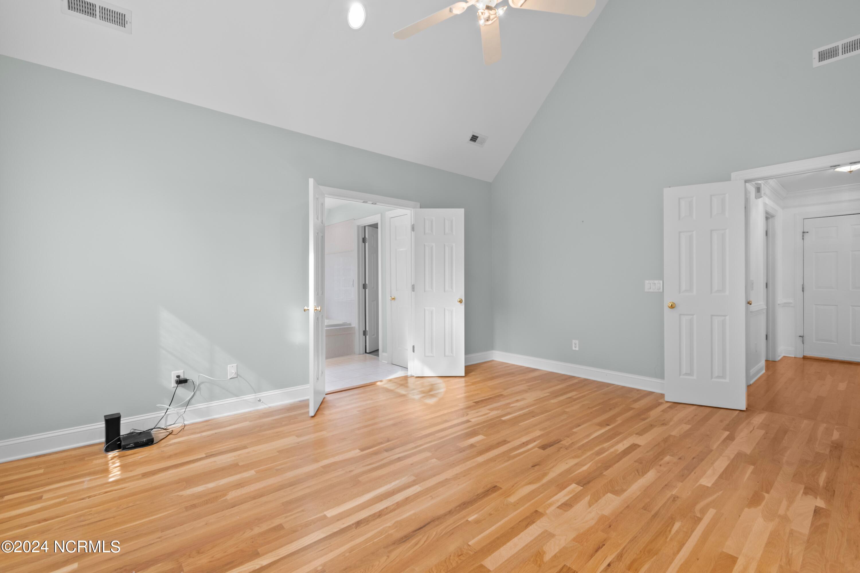 100553492 | Photo 12