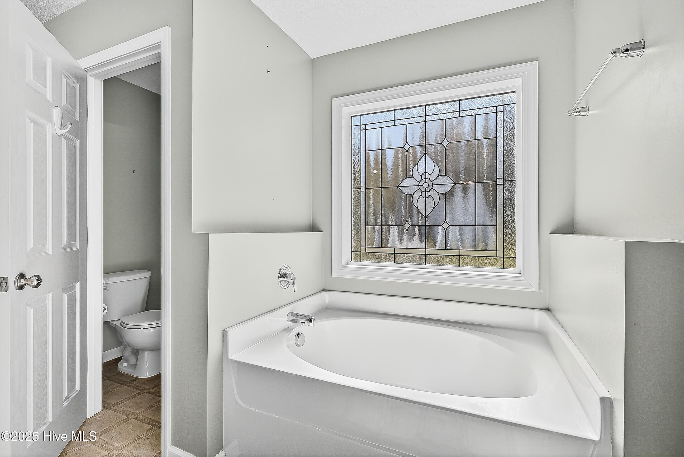 100540052 | Photo 18