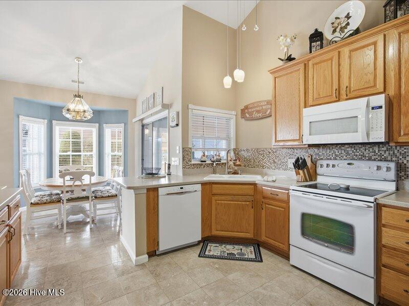 100548823 | Photo 17