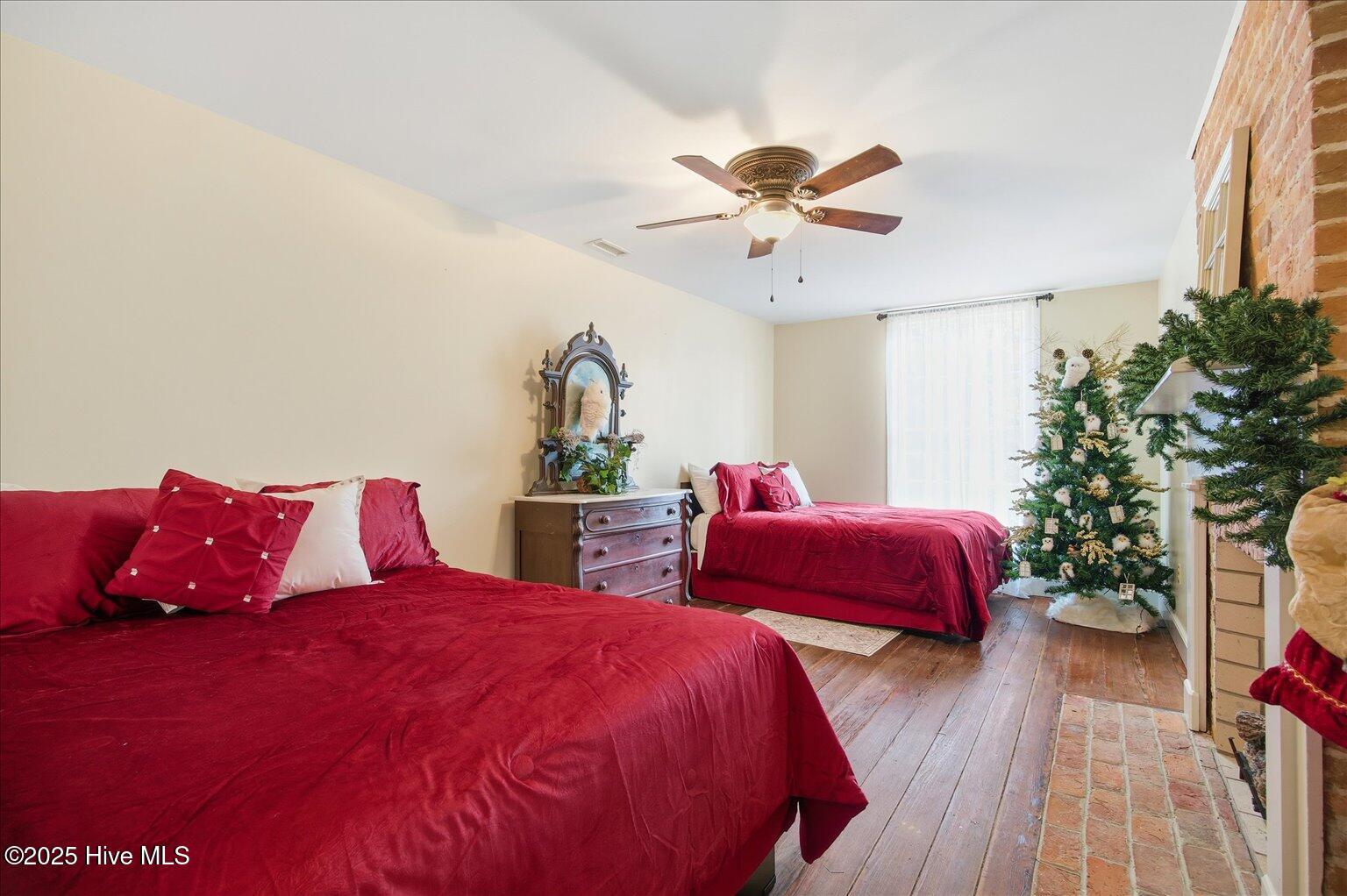 100545633 | Photo 44