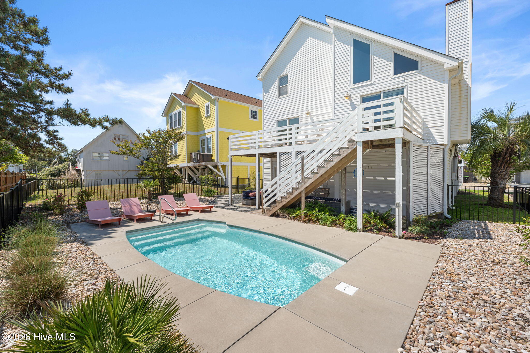 100568335 | Photo 28