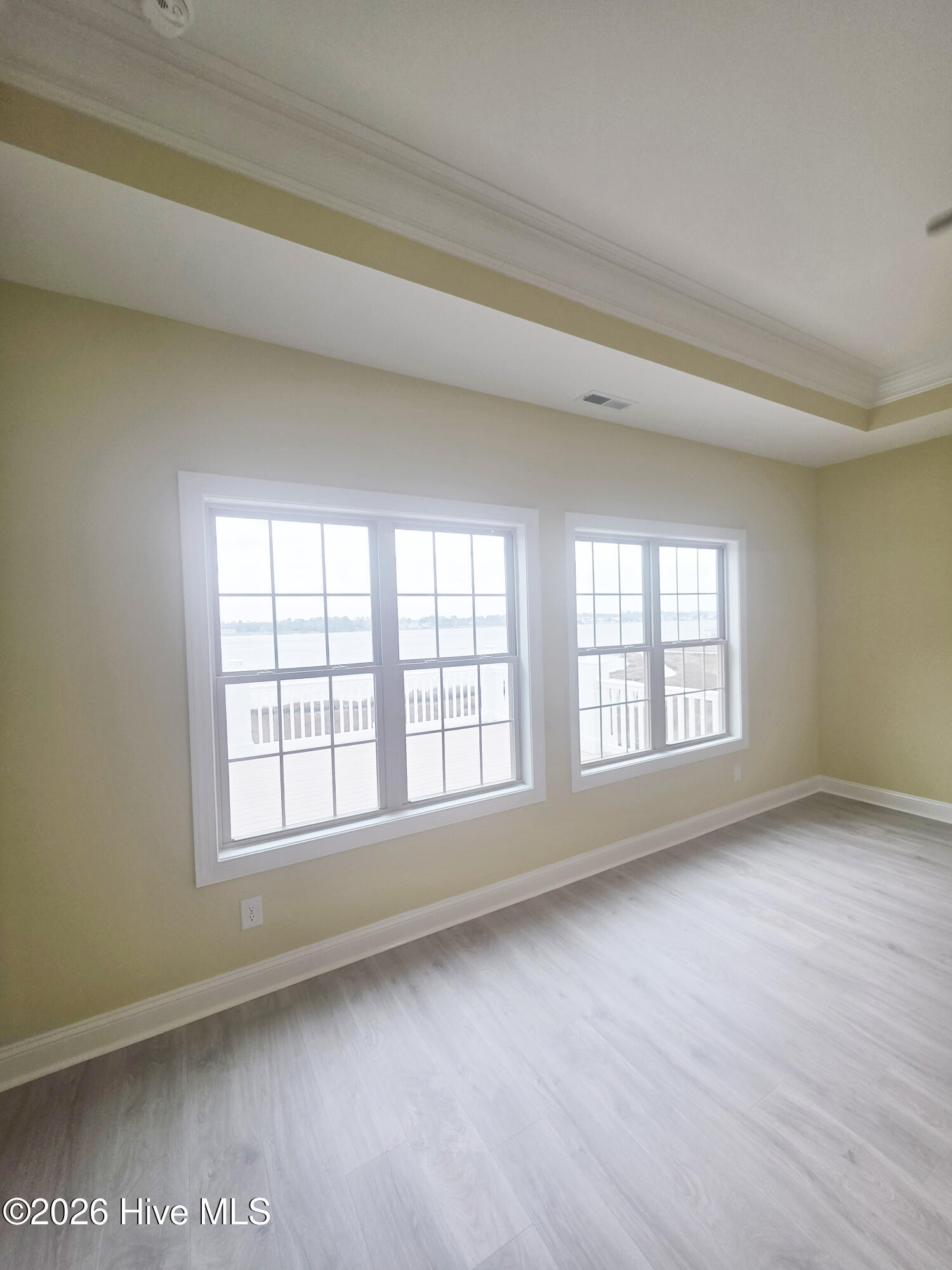 100535825 | Photo 28