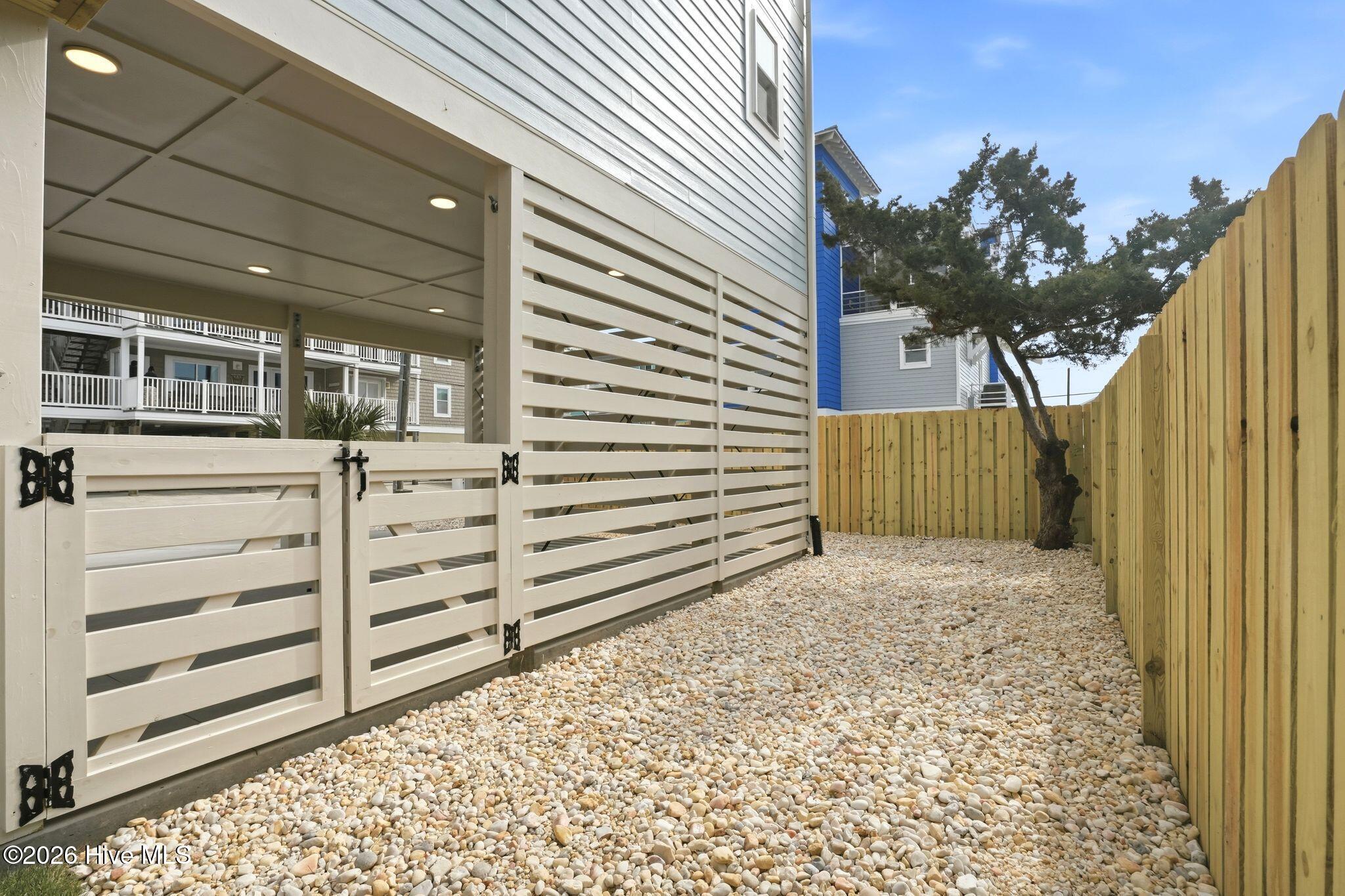 100561284 | Photo 92