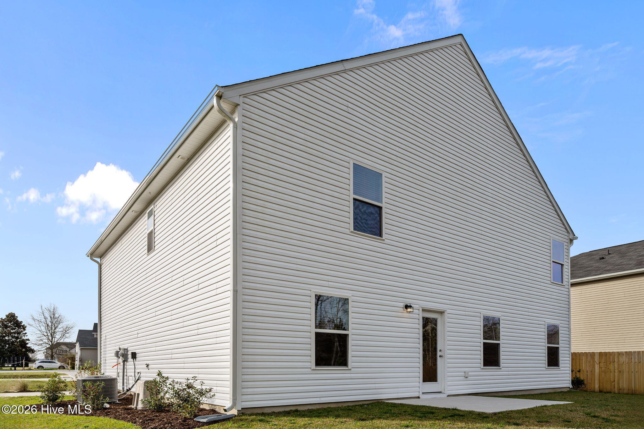 100561860 | Photo 35