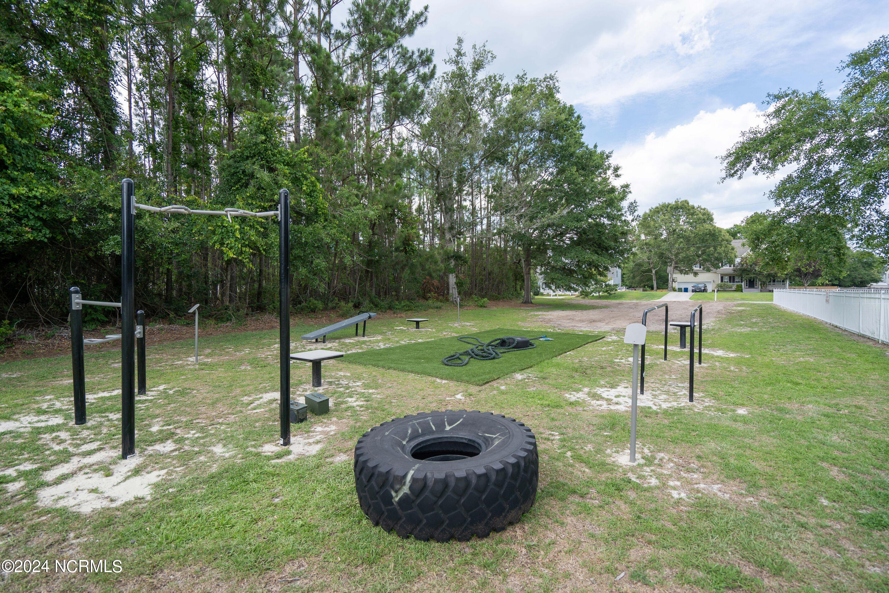 100443892 | Photo 30