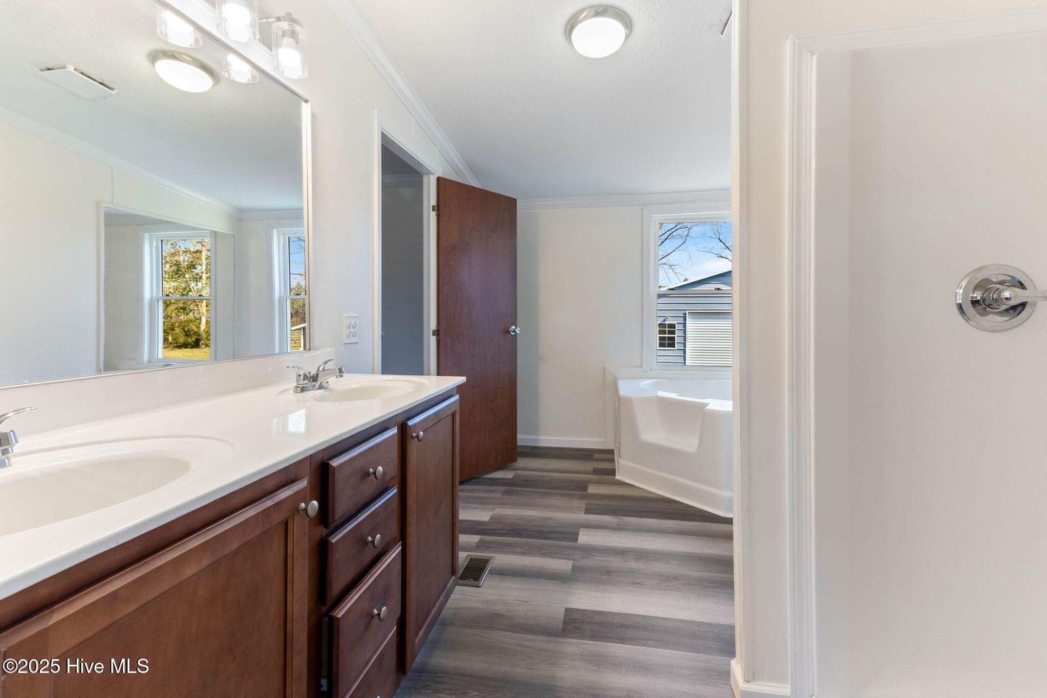 100542581 | Photo 14