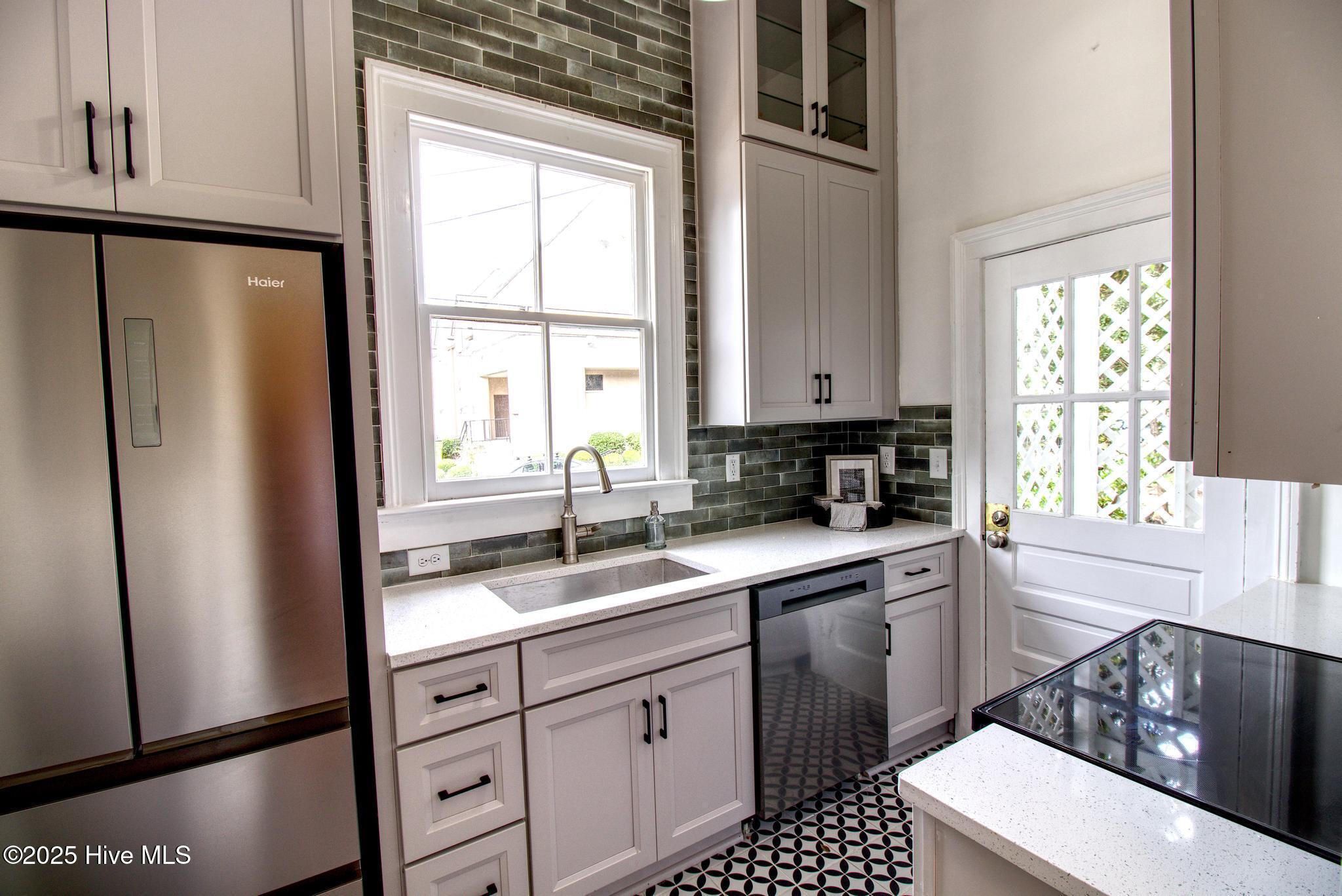 100529895 | Photo 15