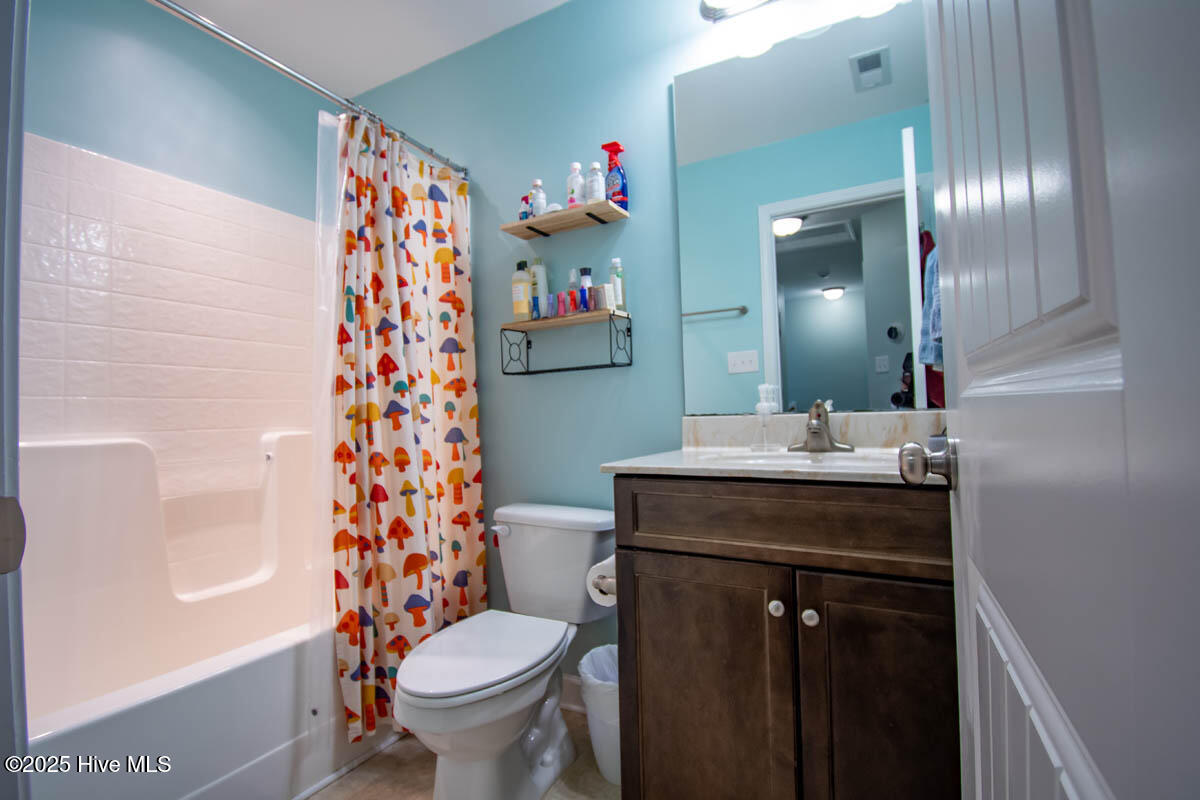 100534279 | Photo 37