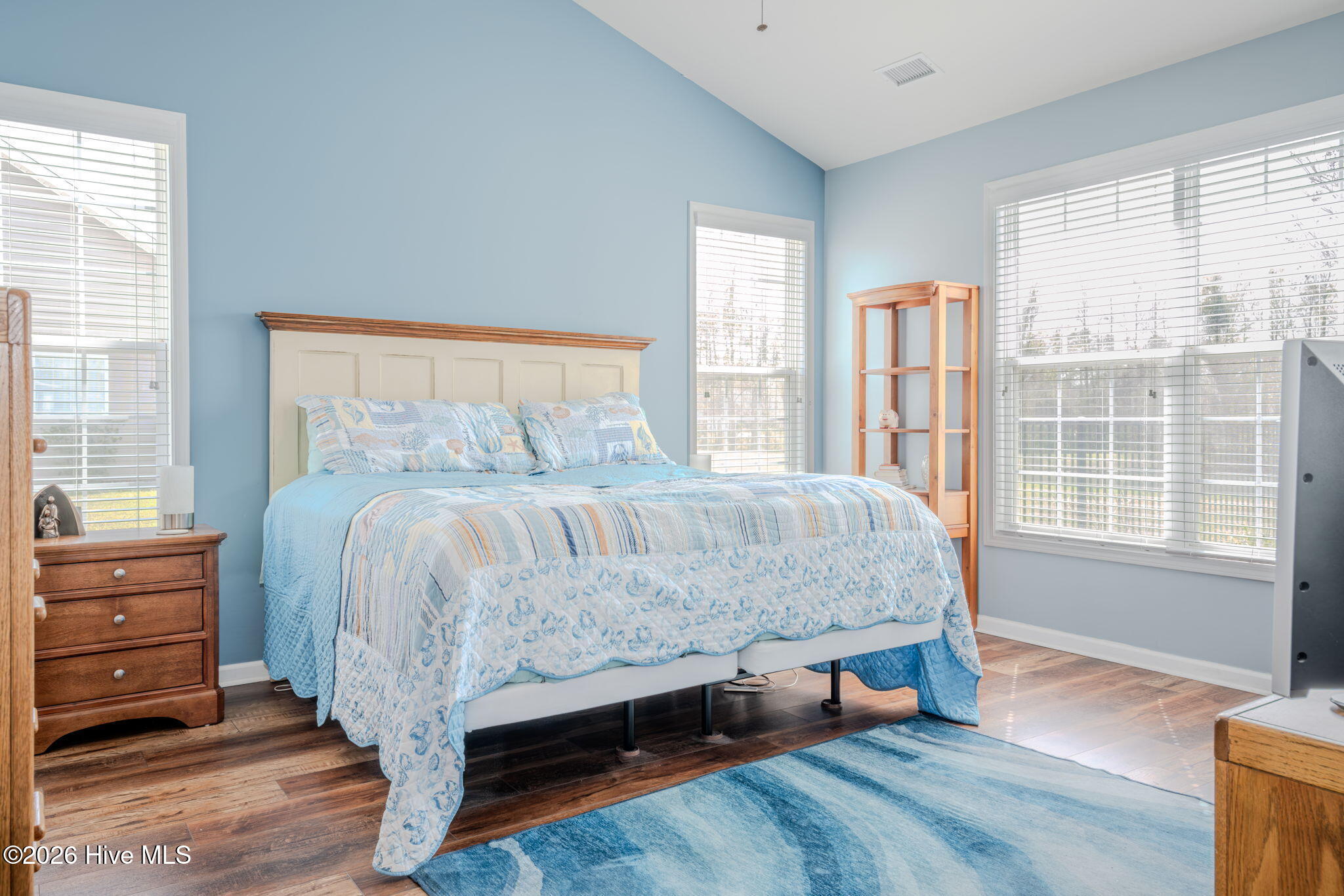 100562762 | Photo 10