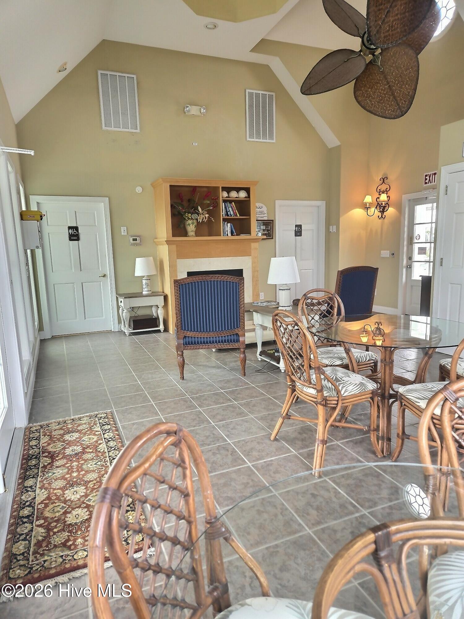 100553756 | Photo 29