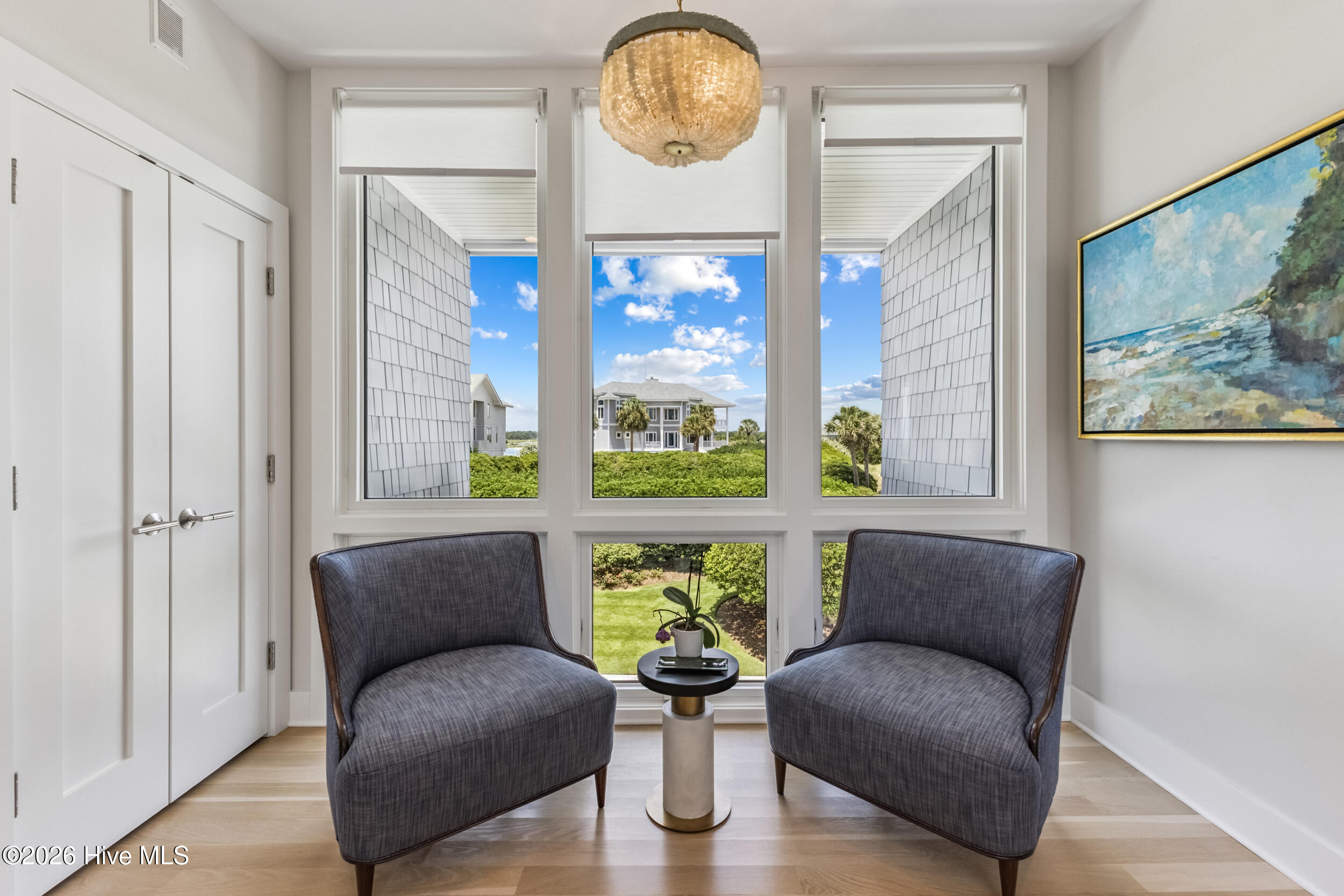 100560711 | Photo 43