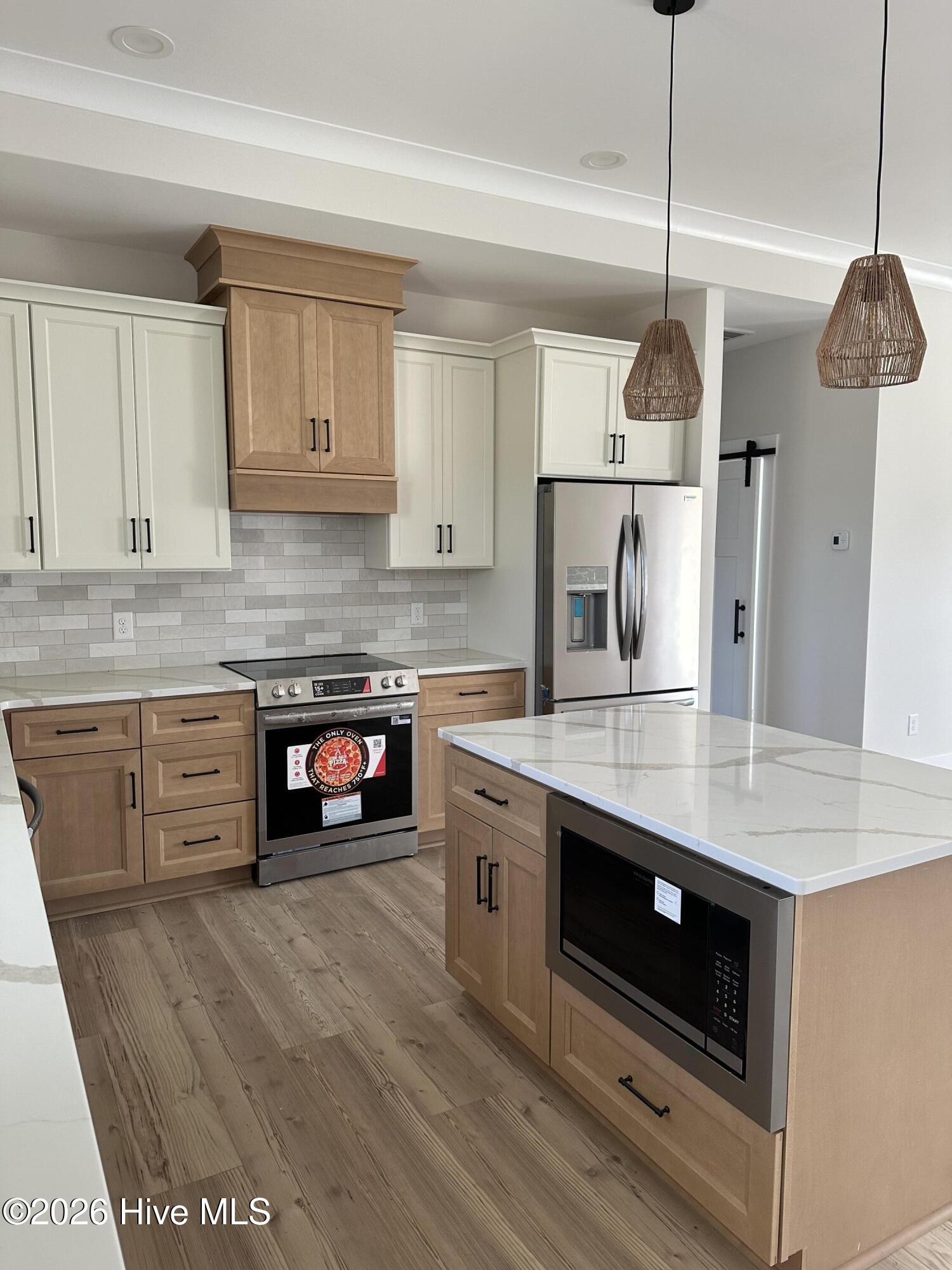 100561346 | Photo 11