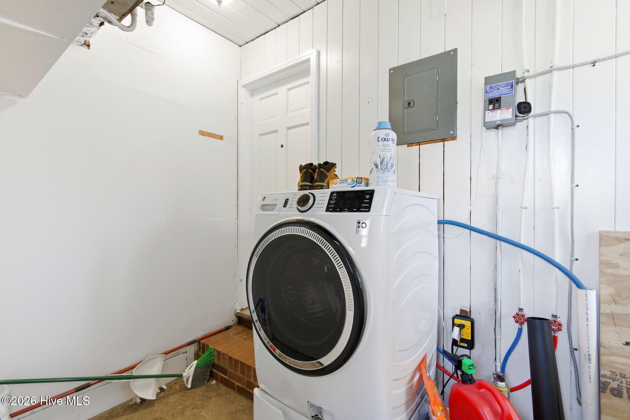 100562415 | Photo 35