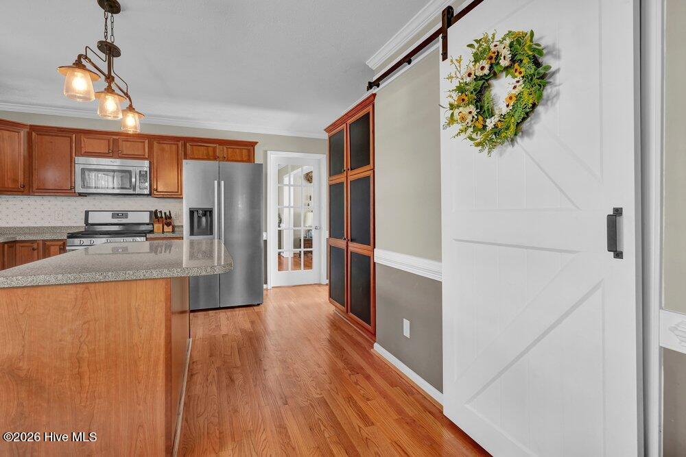 100567145 | Photo 15