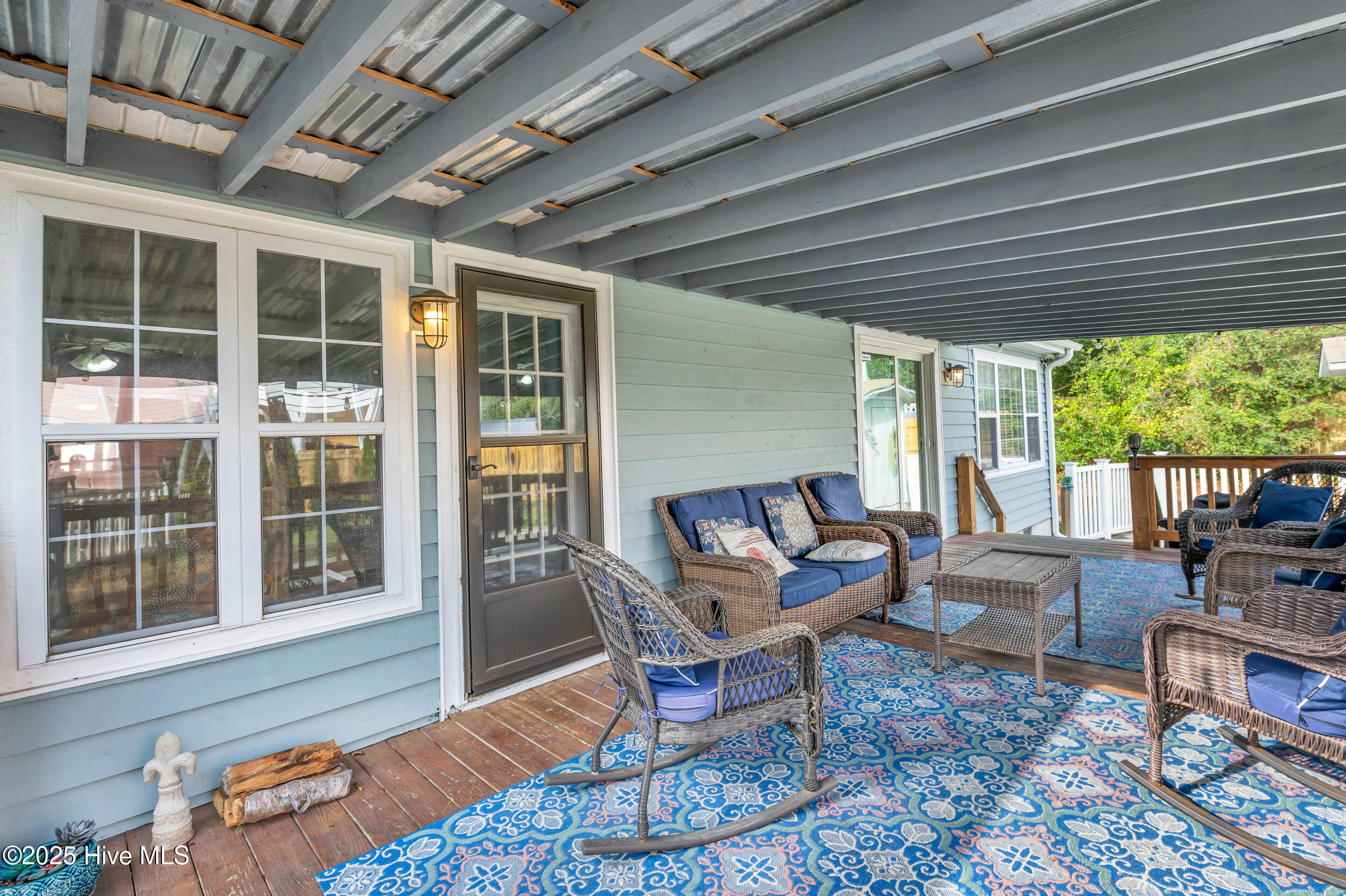 100543917 | Photo 37