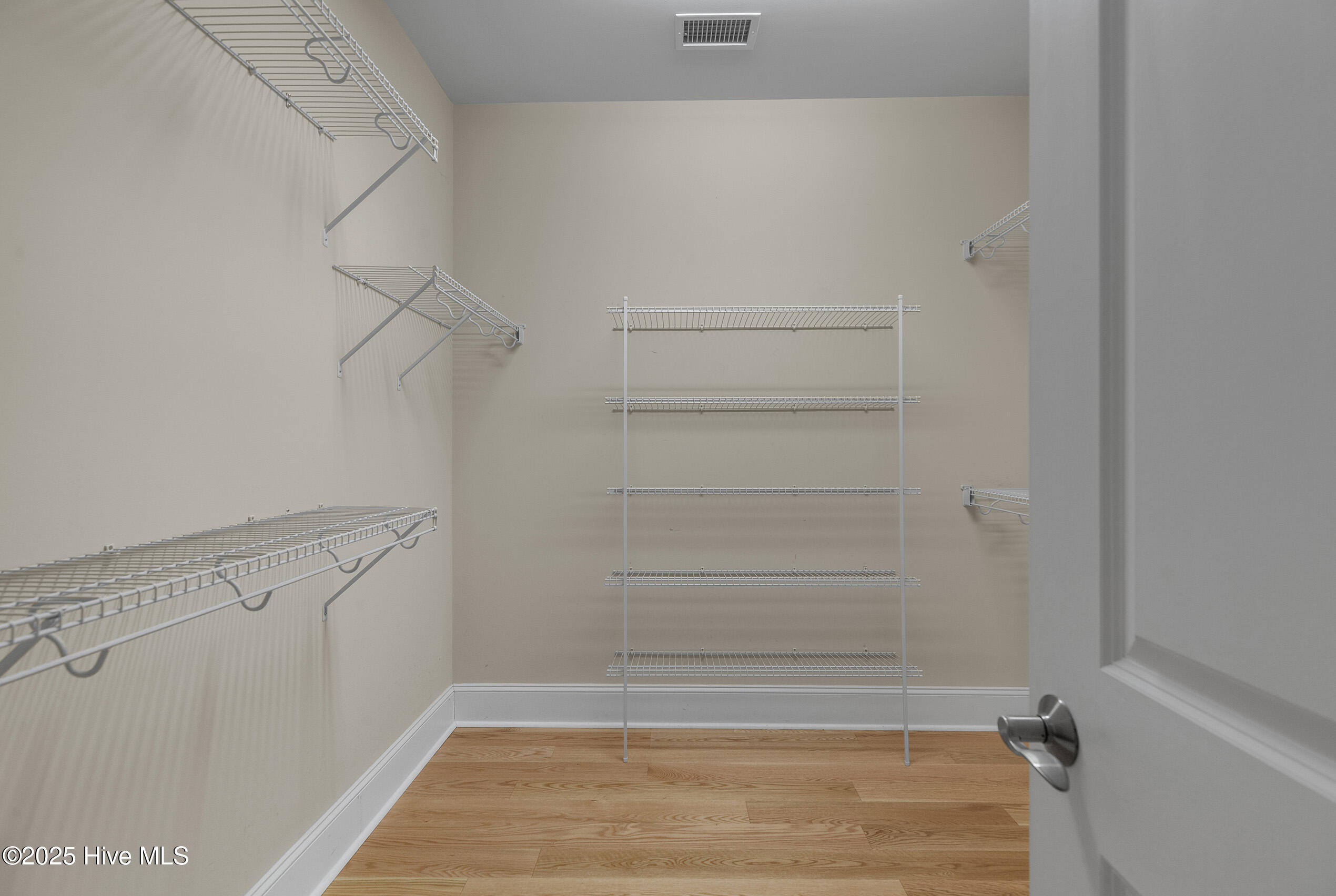 100556749 | Photo 35