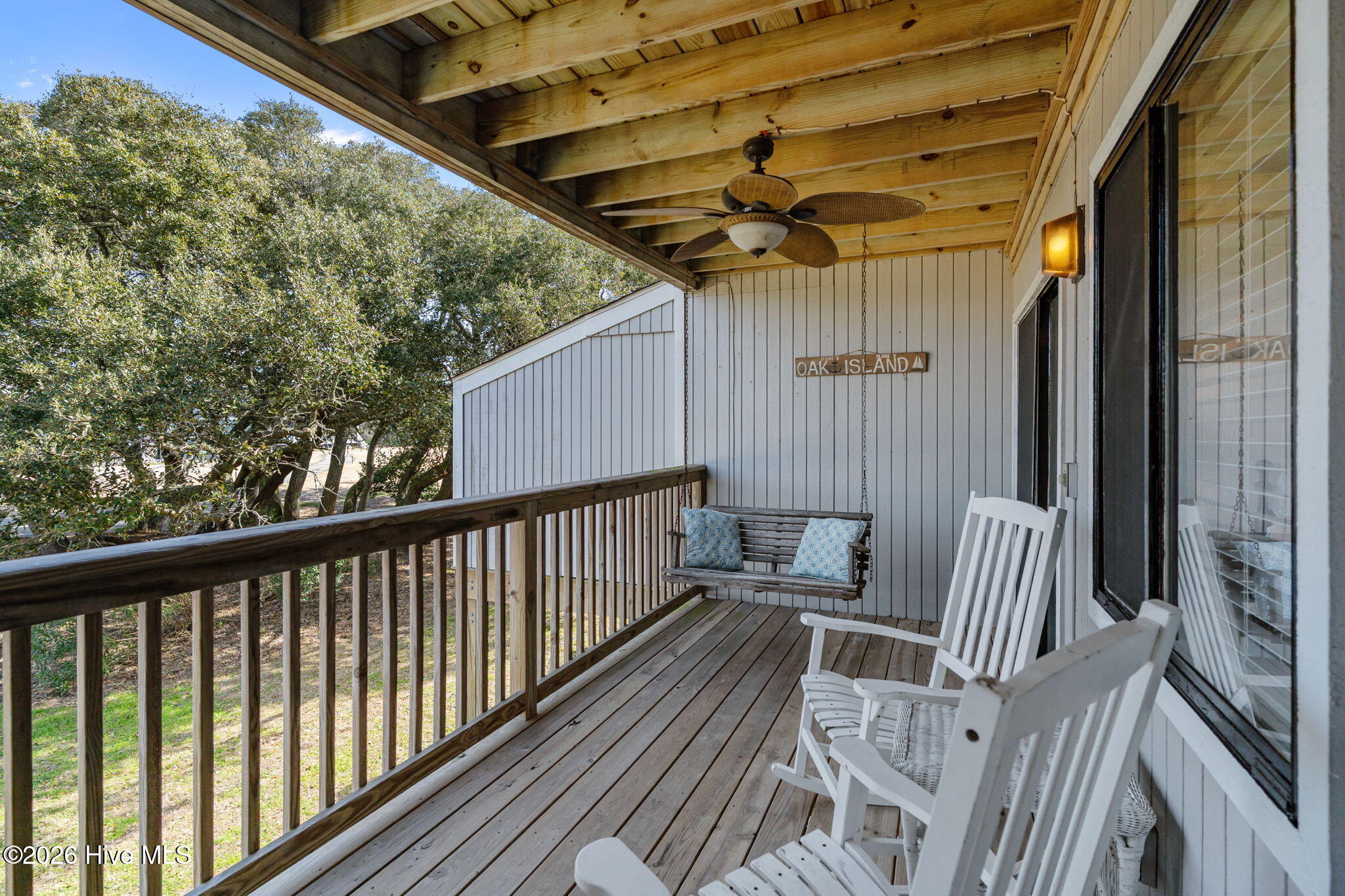 100558305 | Photo 41