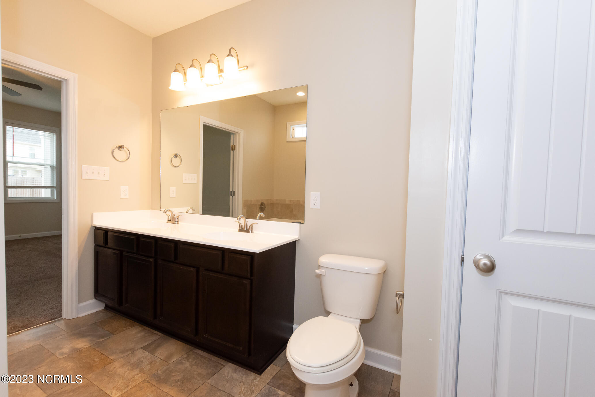 100543785 | Photo 37