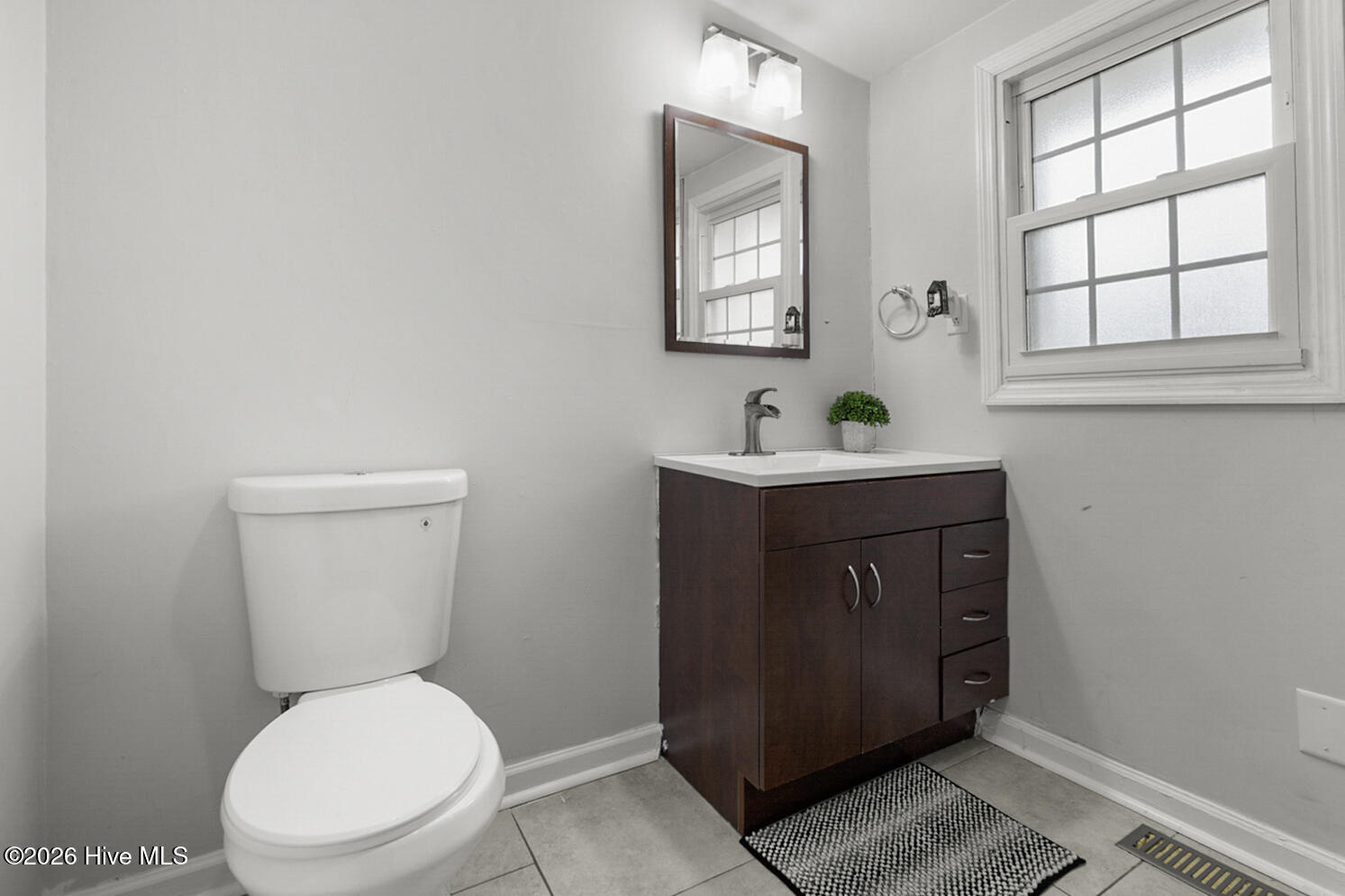 100550663 | Photo 10