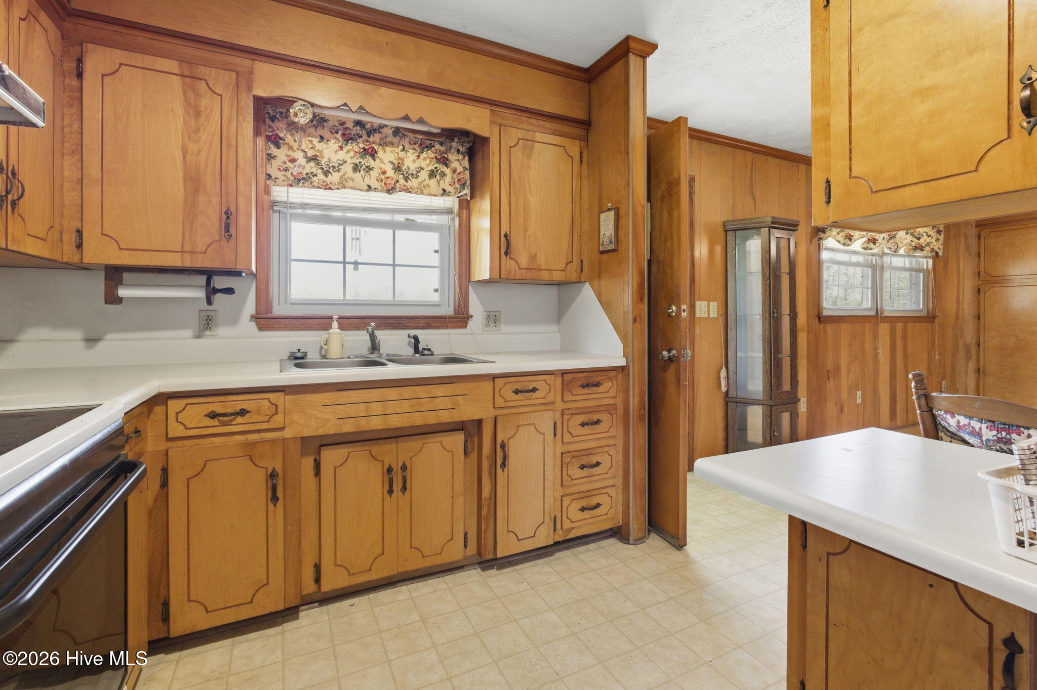 100564416 | Photo 21